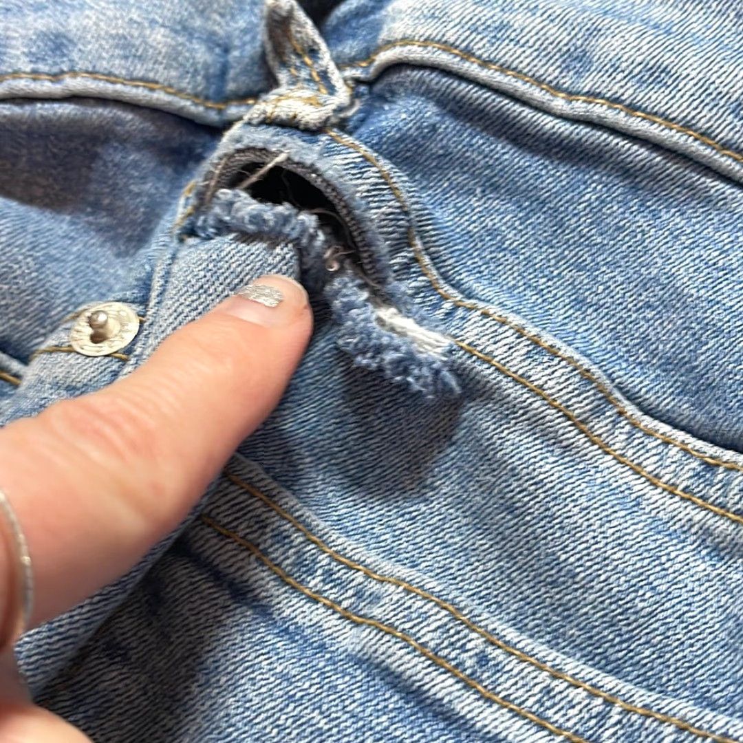 Free People VINTAGE Free People Jeans Women Light Wash Skinny 26S RIP ABOVE POCKET Blue 27” Inseam Womens Size 26" / US 2 / IT 38 - 6 Thumbnail
