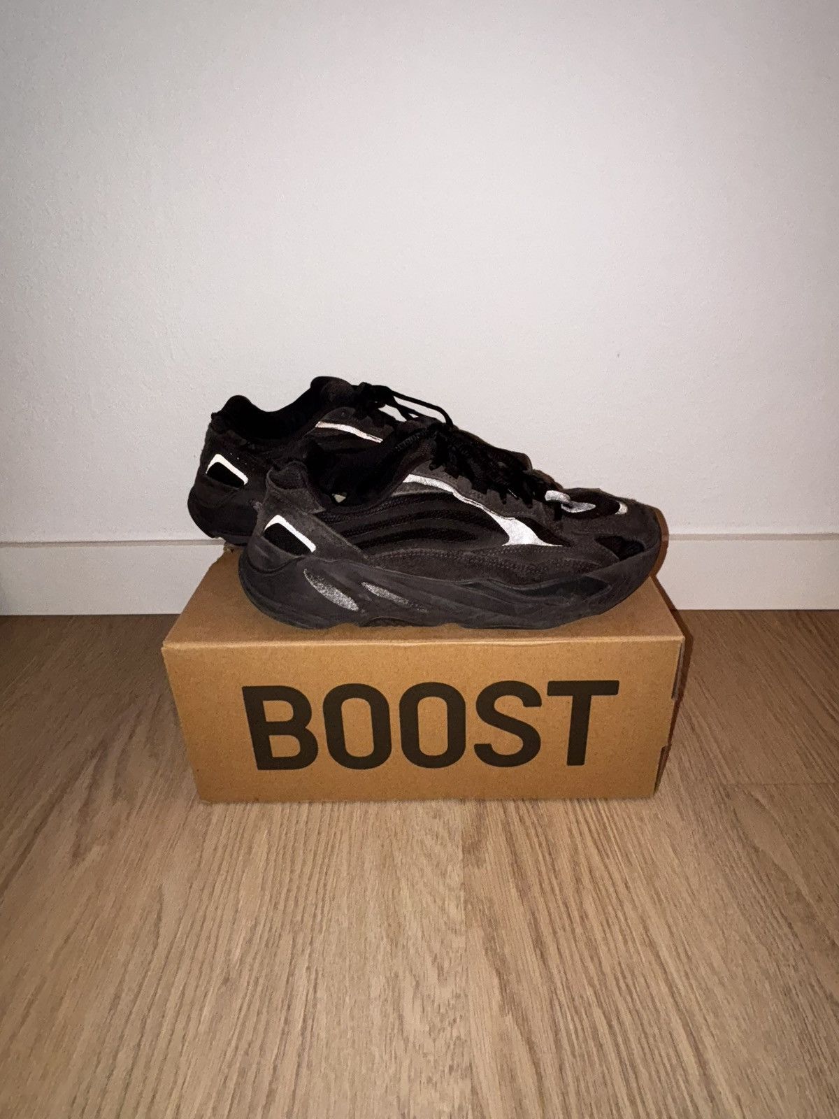 Yeezy YEEZY BOOST 700 Size US 7.5 / EU 40-41 - 9 Thumbnail