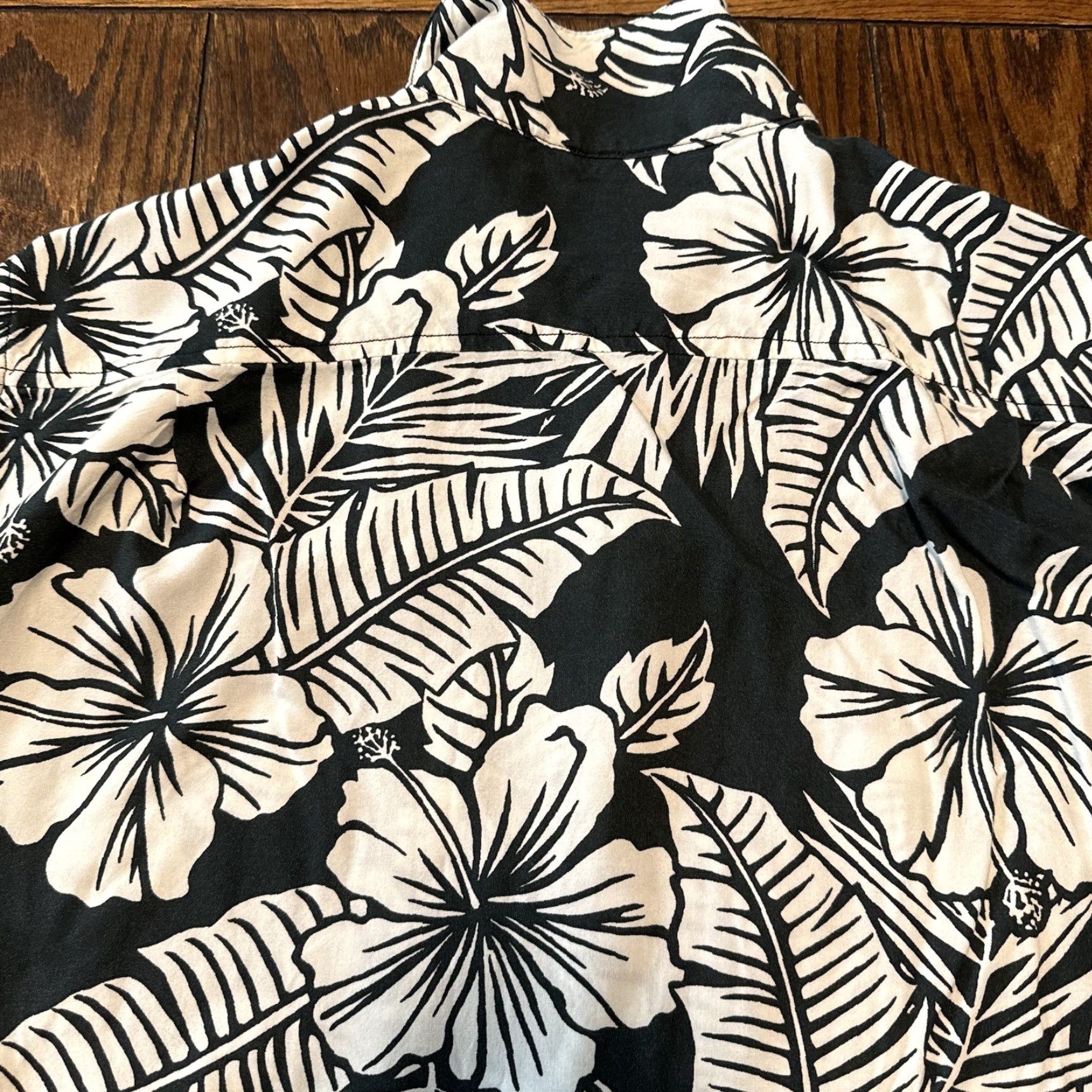 Chubbies Chubbies Hawaiian Short Sleeve Button Shirt Large Black And White Hibiscus Palms Size US L / EU 52-54 / 3 - 2 Thumbnail