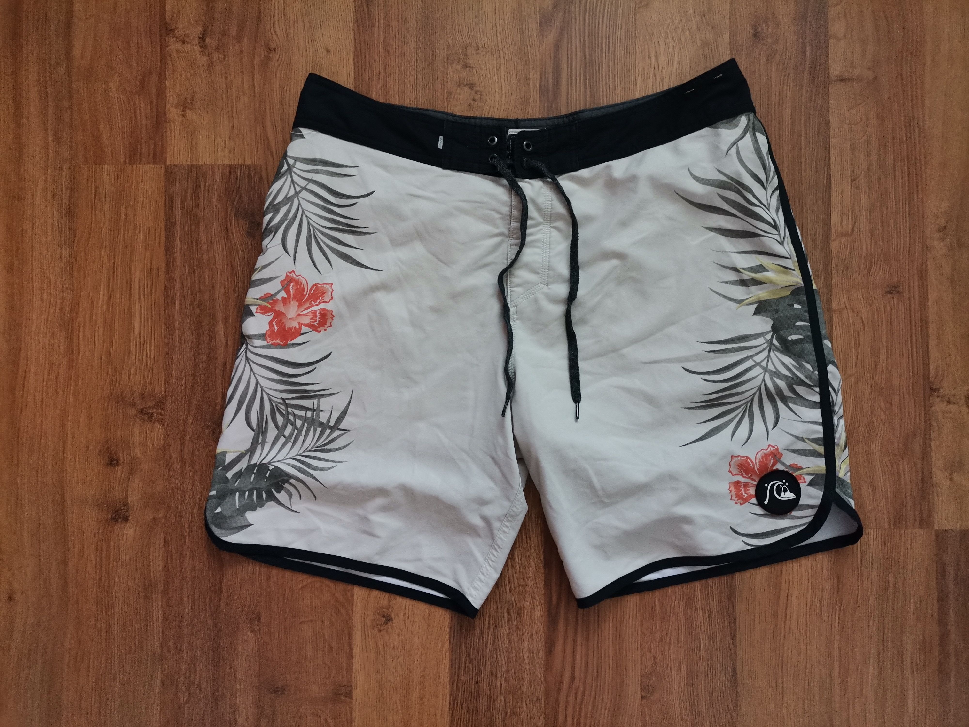 Quiksilver Quiksilver Floral Shorts Size US 34 / EU 50 - 1 Thumbnail