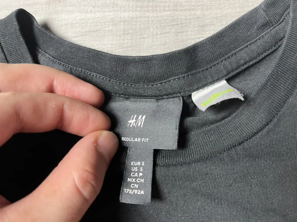 H&M H&M Kaws tshirt size Small Sesame Street size Small Size US S / EU 44-46 / 1 - 4 Thumbnail