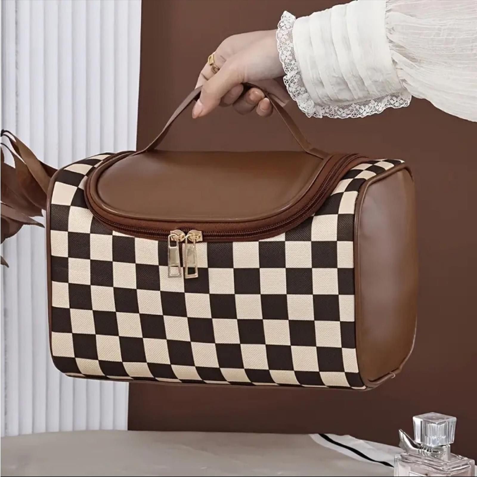 Designer Brown Faux Leather Checker Cosmetics Makeup Bag​​ NWT Size ONE SIZE - 5 Thumbnail