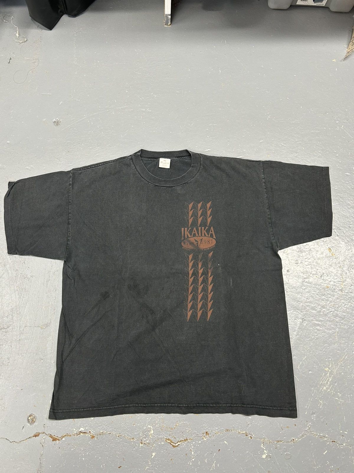 Japanese Brand × Vintage Crazy Vintage 90s Essential Black Faded Ikaika Tee Shirt Size US XL / EU 56 / 4 - 1 Thumbnail