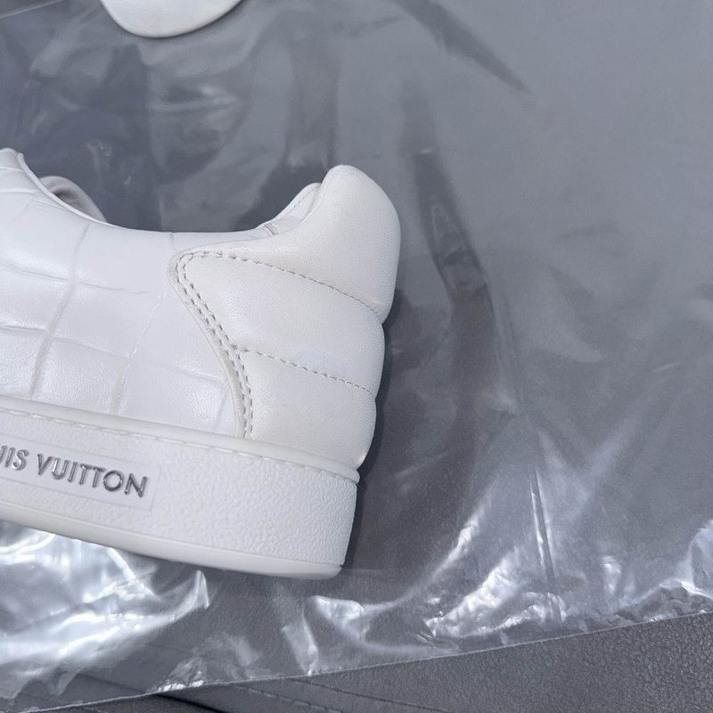 Louis Vuitton Louis Vuitton White Crocodile Leather Sneakers - Size US 10.5 / EU 43-44 - 8 Thumbnail