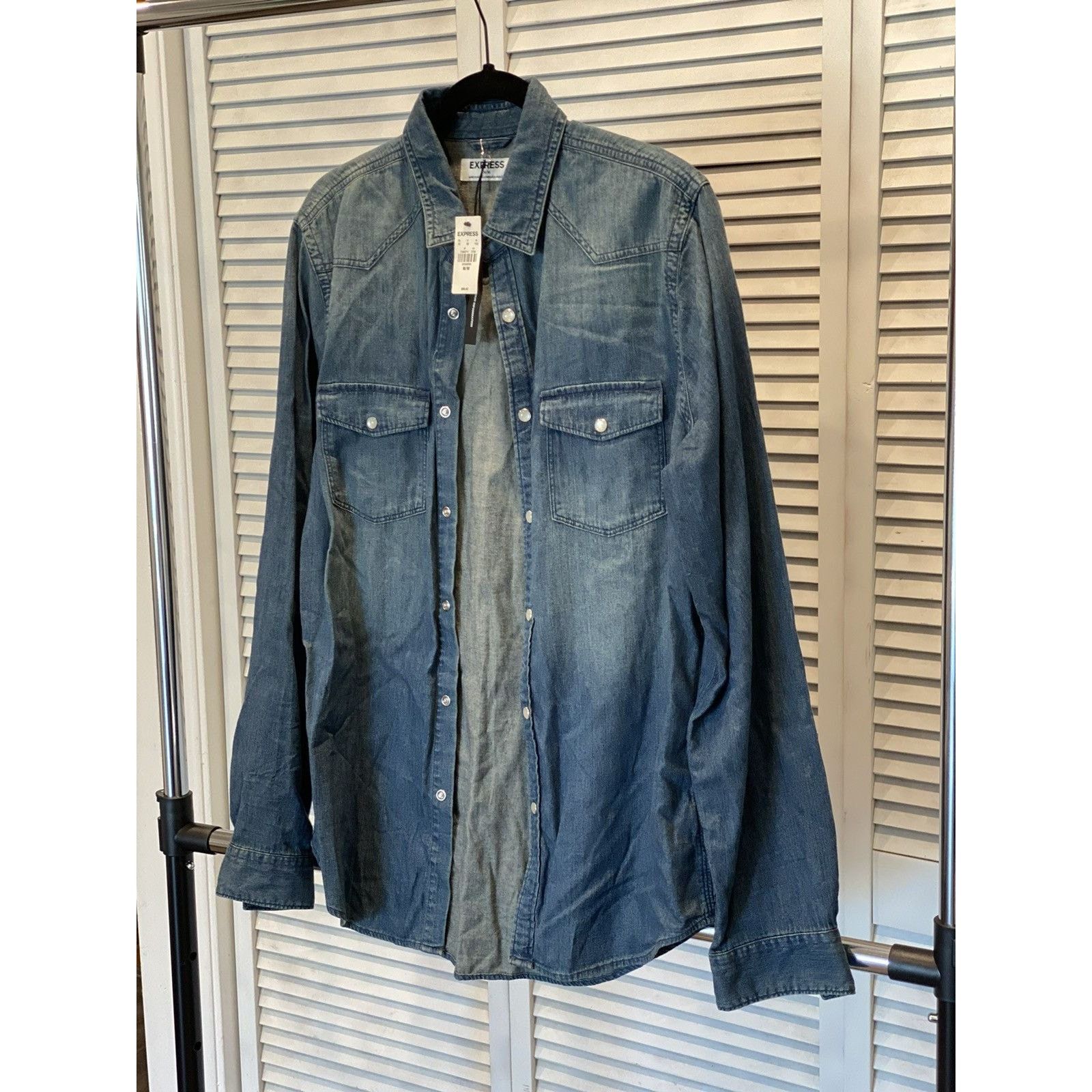 Express Express Denim Botton Up Medium NWT Size US M / EU 48-50 / 2 - 9 Thumbnail