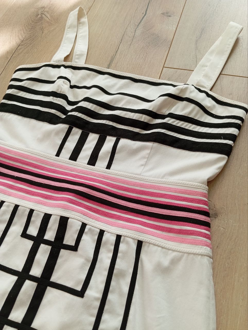Karen Millen Karen Millen Geometric Stripe Bodycon Dress White Pink 10 Size M / US 6-8 / IT 42-44 - 3 Thumbnail