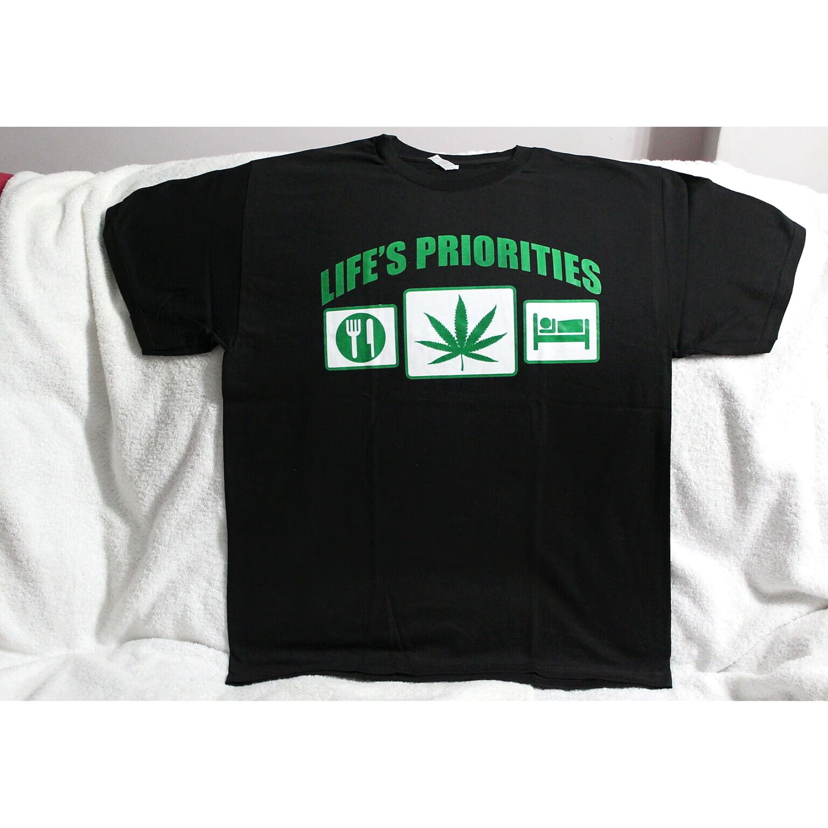 Vintage Marijuana Mens T-Shirt Extra Large XL Lifes Priorities Size US L / EU 52-54 / 3 - 1 Thumbnail