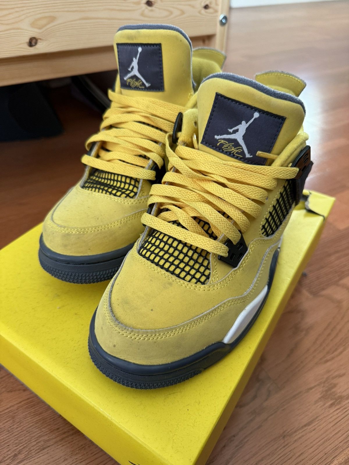 Jordan Brand Jordan 4 Lightning GS Size US 6.5 / EU 39-40 - 2 Thumbnail