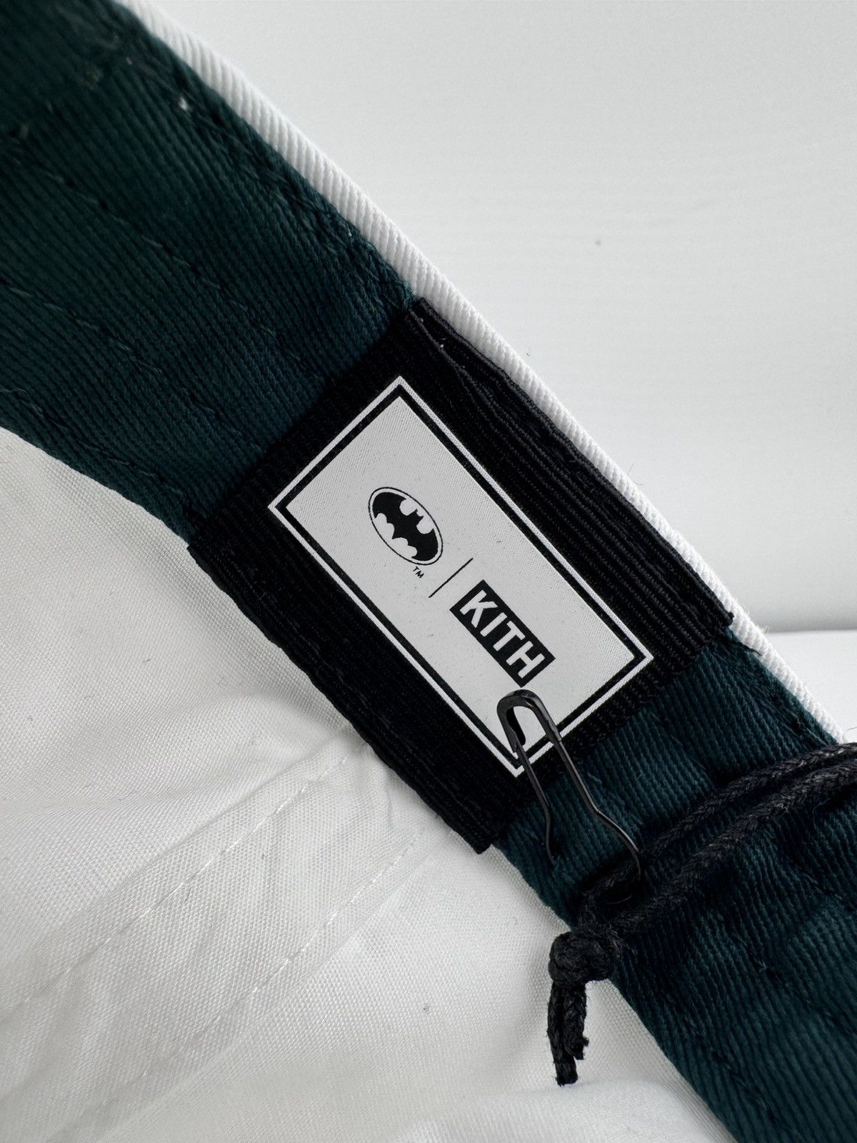 Kith FW24 Kith Batman Joker Twill Low Pinch Crown Snapback Cap Size ONE SIZE - 7 Thumbnail