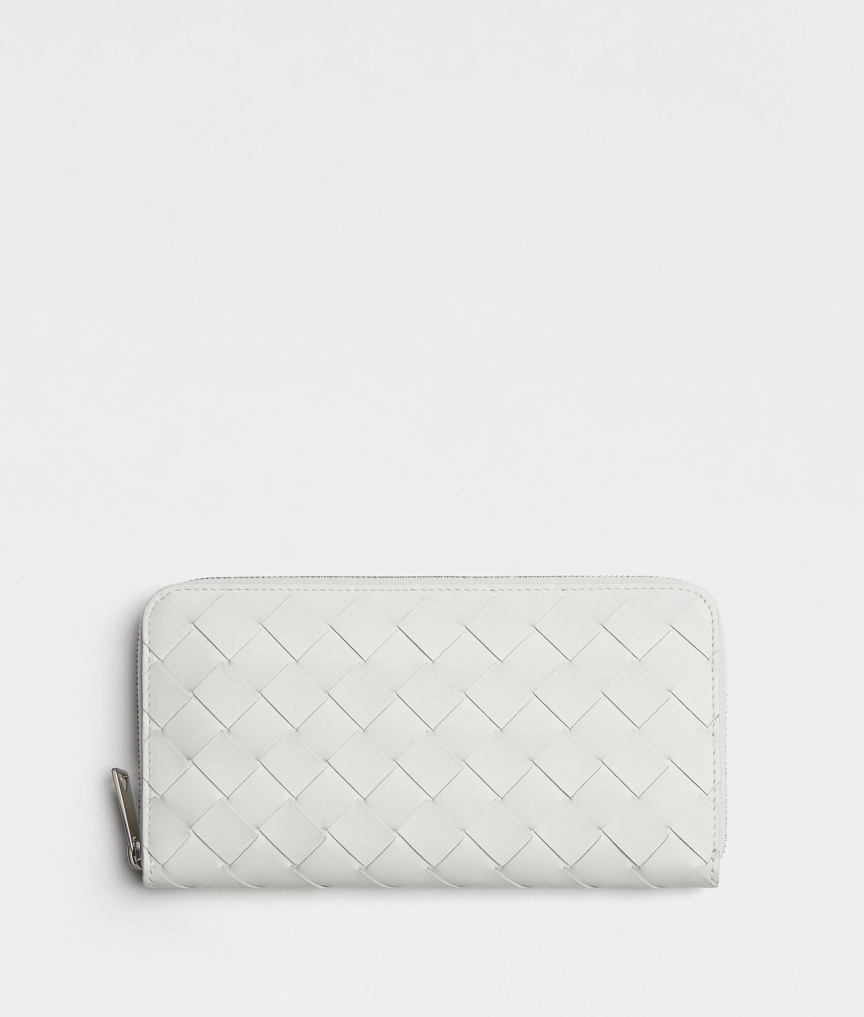 o1loc1c0325 Size: OS / 593217 Zip Around Wallet in White