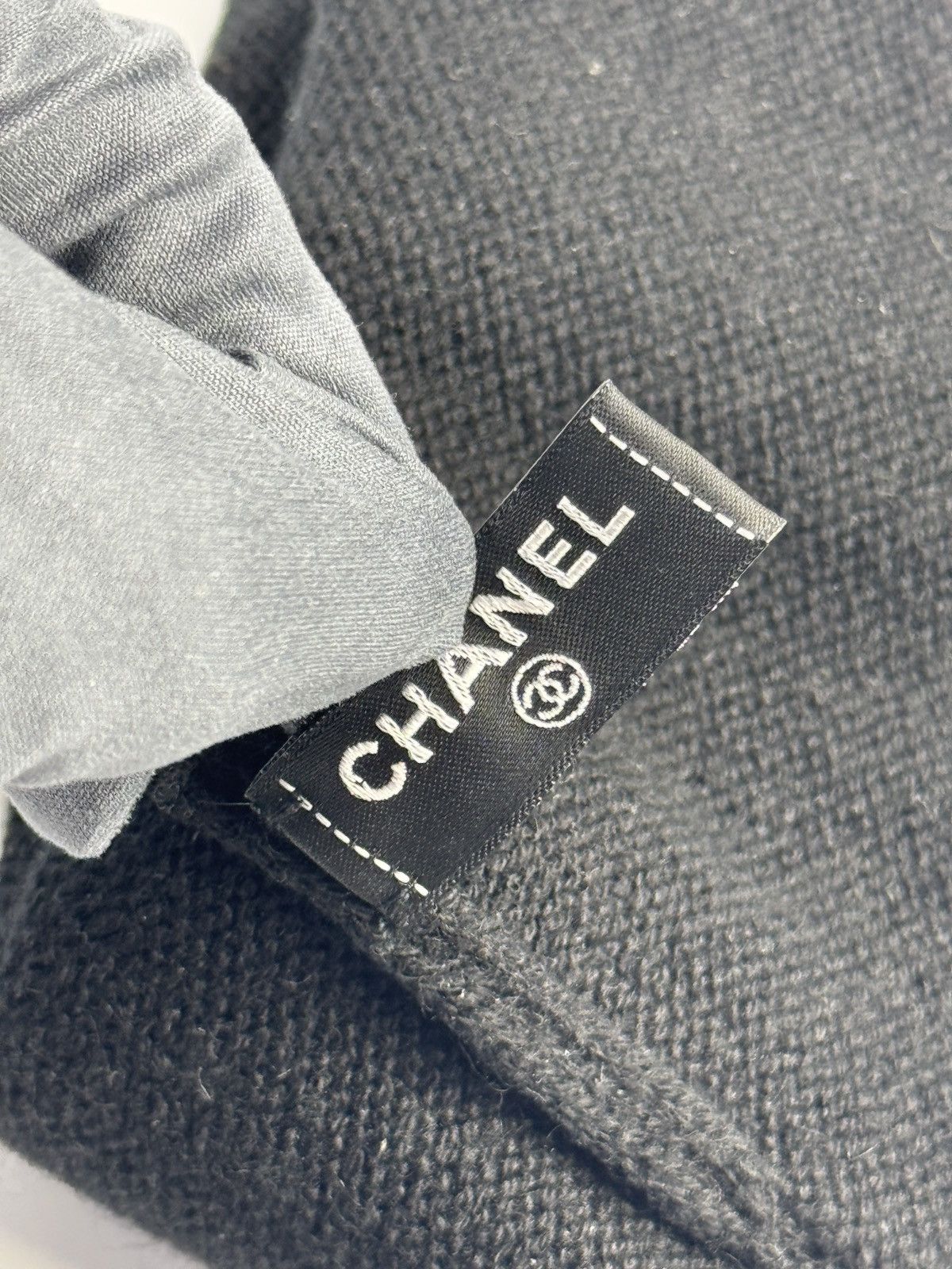 Chanel CHANEL GOLD LOGO CASHMERE BEANIE (RARE) Size ONE SIZE - 5 Thumbnail