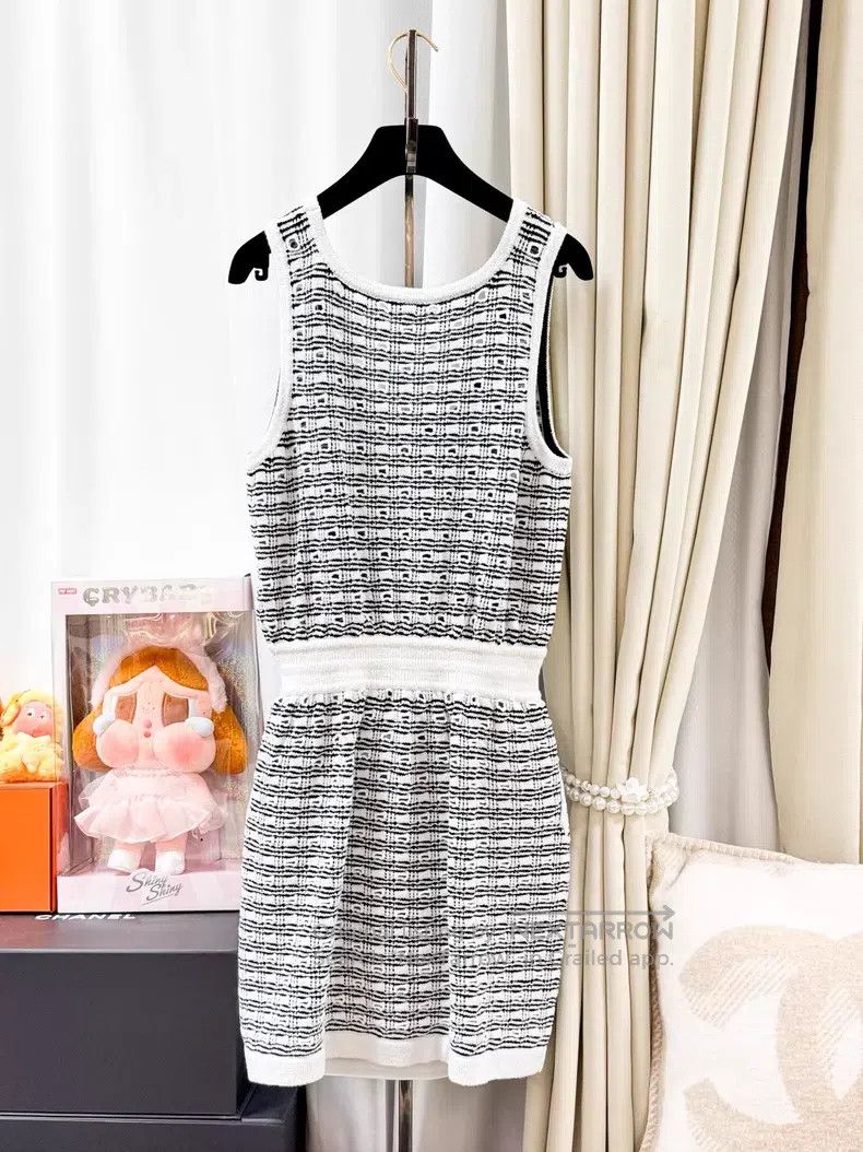 Chanel Chanel Black and white color-blocked thin striped small ho Size XXS / US 00 / IT 34 - 2 Thumbnail