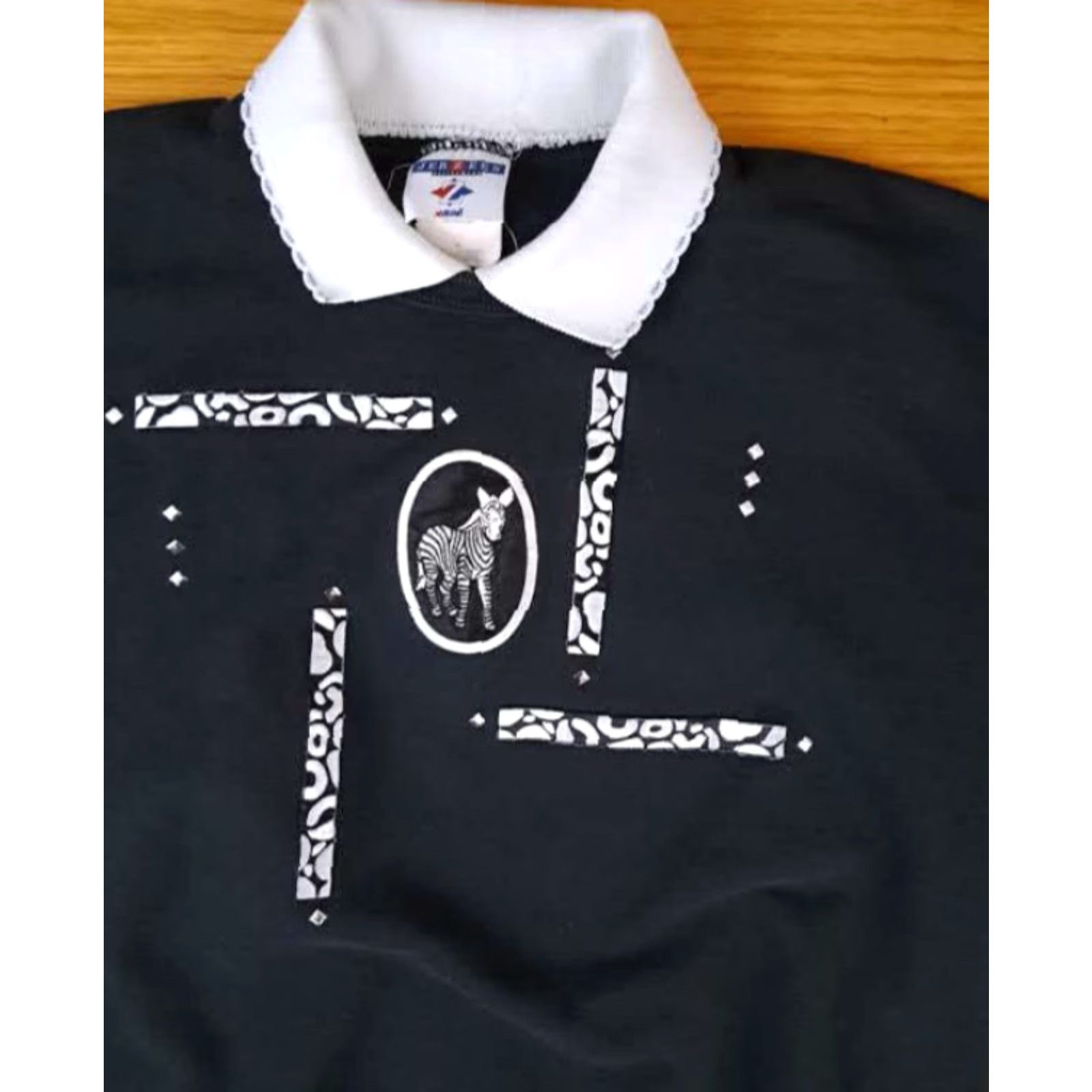 Jerzees VINTAGE Jerzees Sweatshirt Woman Collared Zebra Embroidered Medium Black Long Sleeve Pullover Canvas 100% Cotton Regular Size M / US 6-8 / IT 42-44 - 3 Thumbnail