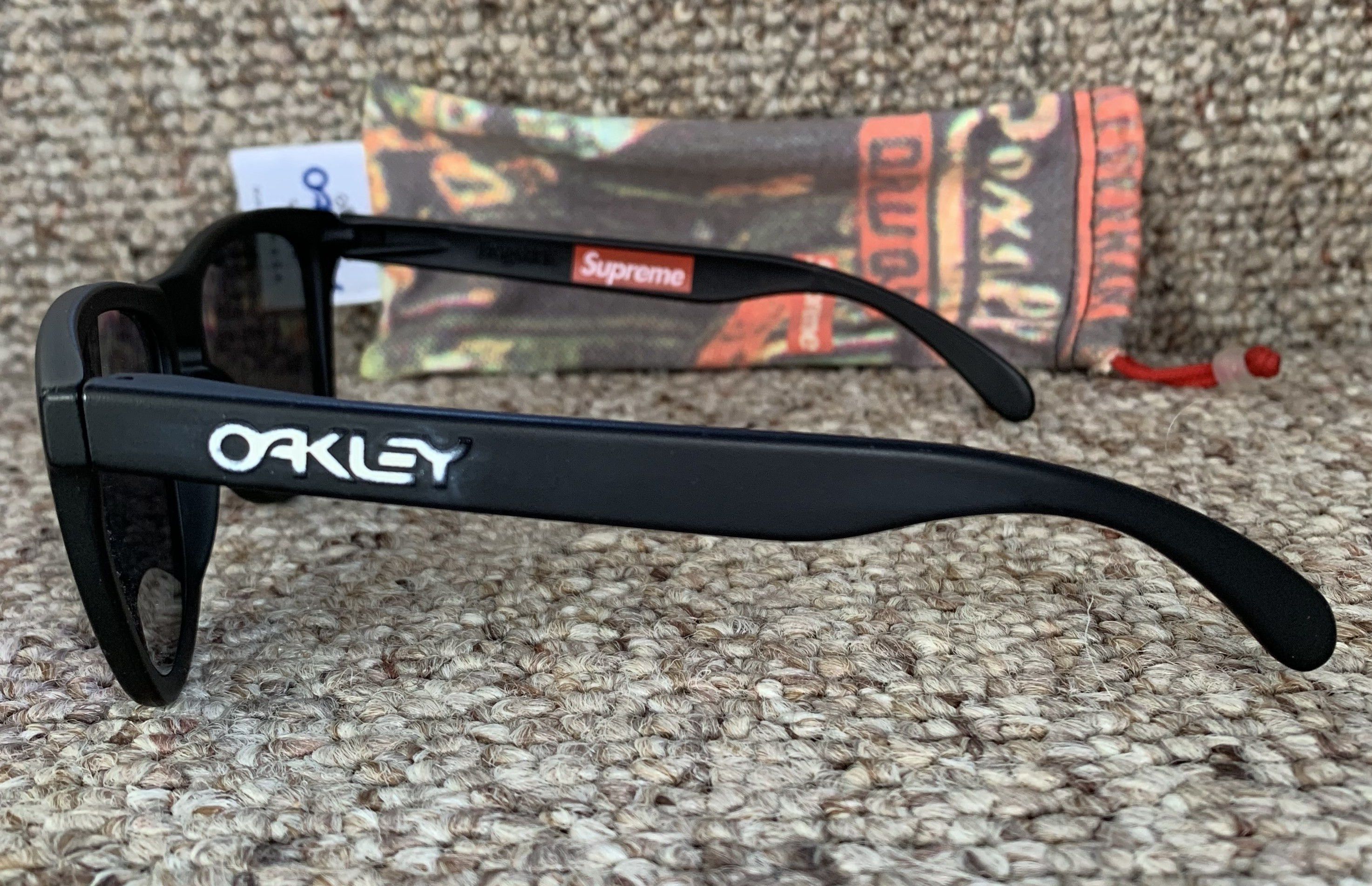 Oakley S/S 2007 Supreme x Oakley Frogskin Sunglasses + Case Size ONE SIZE - 7 Thumbnail