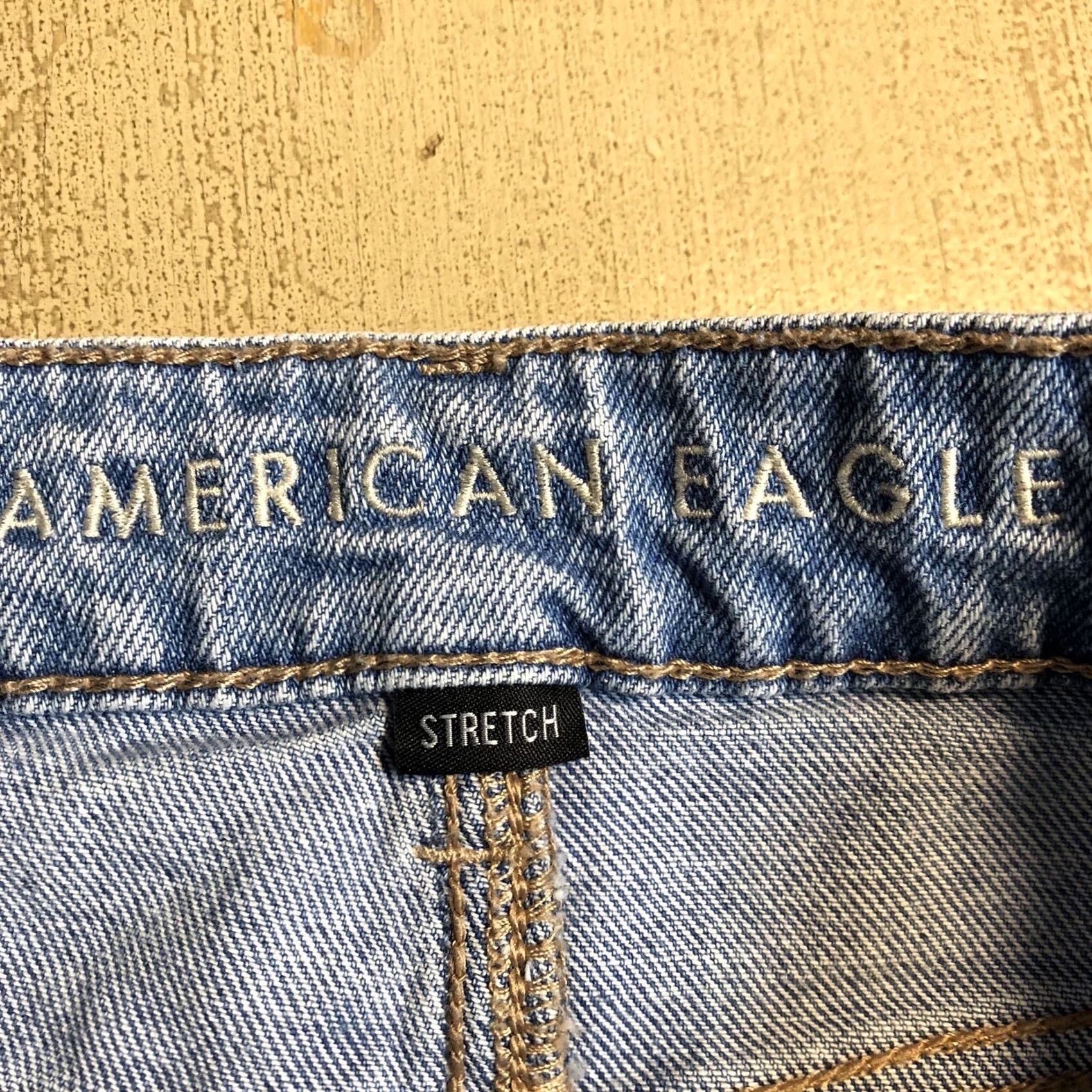 American Eagle Outfitters American Eagle Outfitters Jeans Womens Mom 4 Regular Blue Distressed Light Wash 29in Inseam 5-Pocket Denim Cotton Blend Relaxed 90s Modern Womens Size 27" / US 4 / IT 40 - 6 Thumbnail