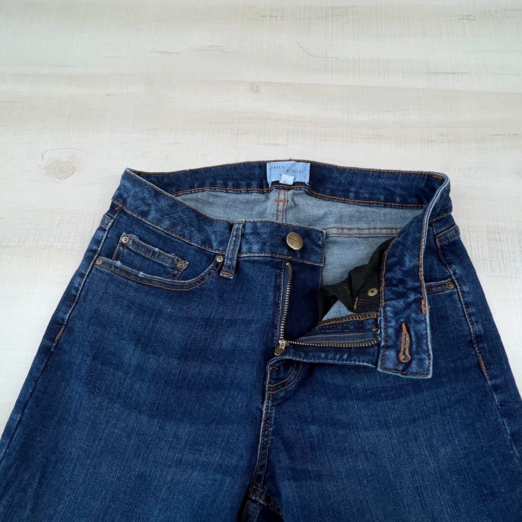 Vintage Daily Ritual Women's 27 Medium Wash Mid Rise Cropped Jeans Blue Frayed Hem Size 27" / US 4 / IT 40 - 3 Thumbnail
