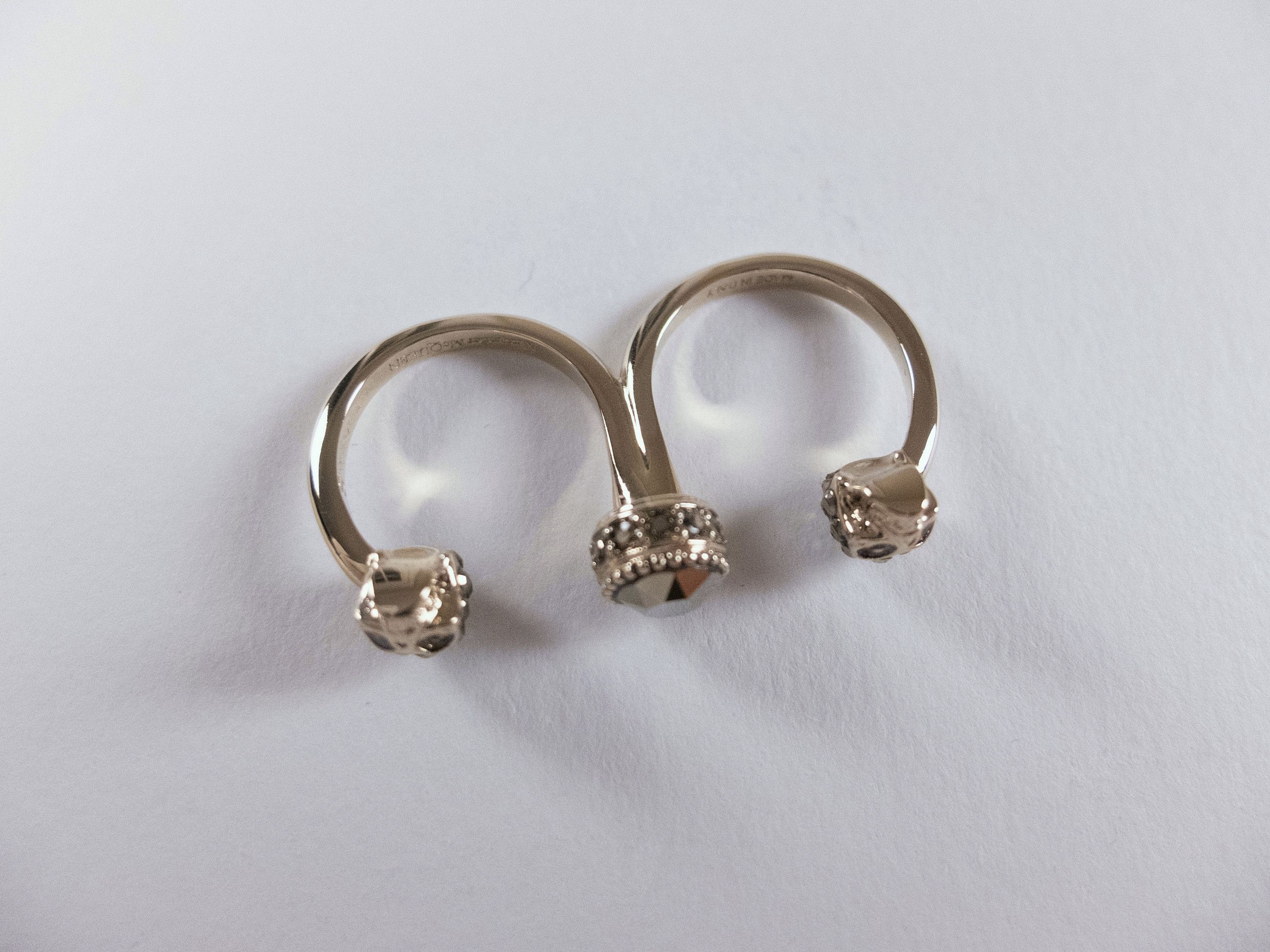 Alexander McQueen ALEXANDER MCQUEEN Double Skull silver tone metal ring Small Size ONE SIZE - 3 Thumbnail