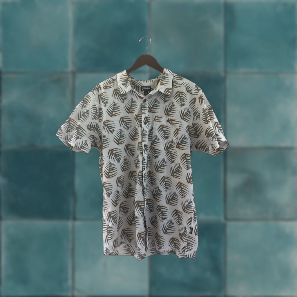 Patagonia Patagonia Go To Shirt Short Sleeve Button-Up Mens XL White Lightweight Woven Palm Leaf Print 31" Long 25" Across Chest Pocket EUC Size US XL / EU 56 / 4 - 1 Thumbnail