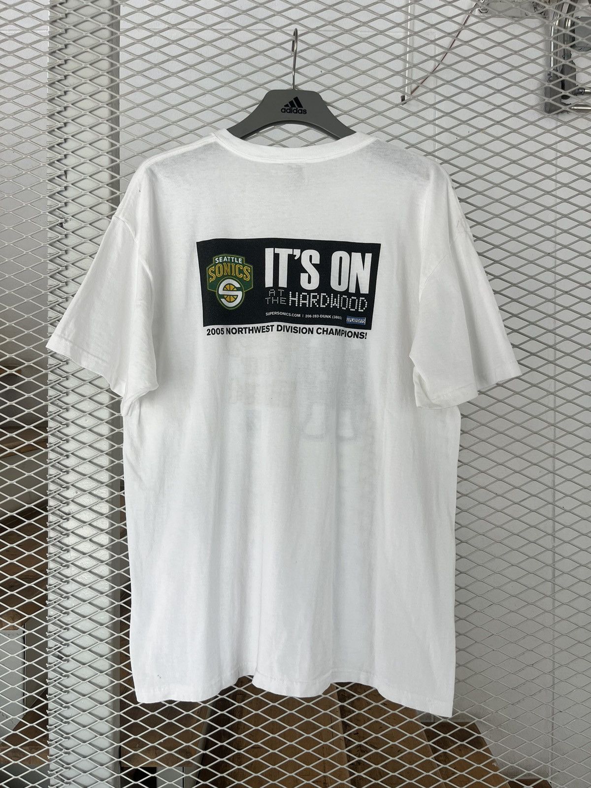 Vintage Vintage Seattle SuperSonics Obey Your Thirst 2005’s Tshirt Size US XL / EU 56 / 4 - 3 Thumbnail