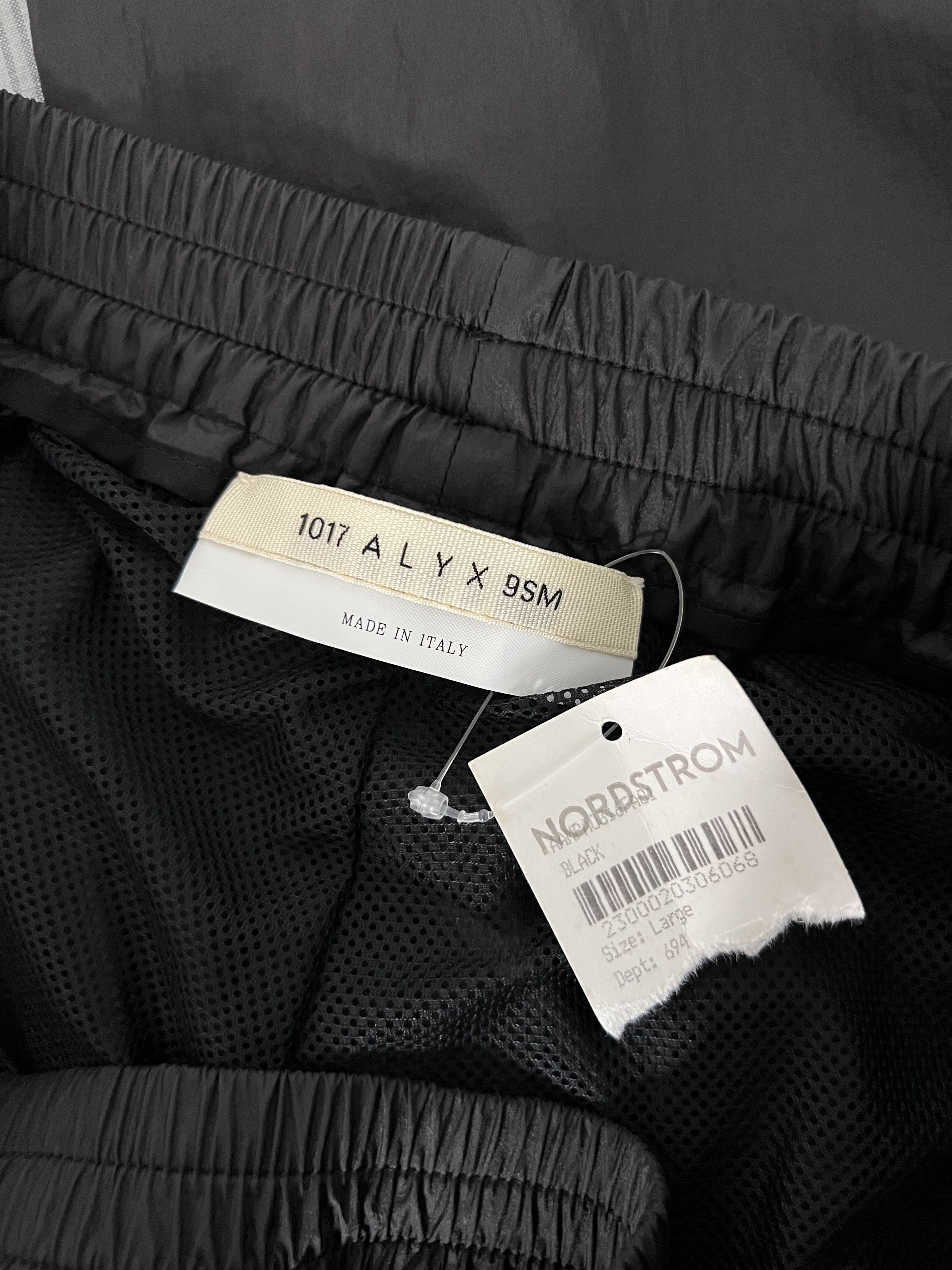 1017 ALYX 9SM 1017 Alyx 9SM Slanted Zip Cargo Track Pants in Black Size US 34 / EU 50 - 7 Thumbnail