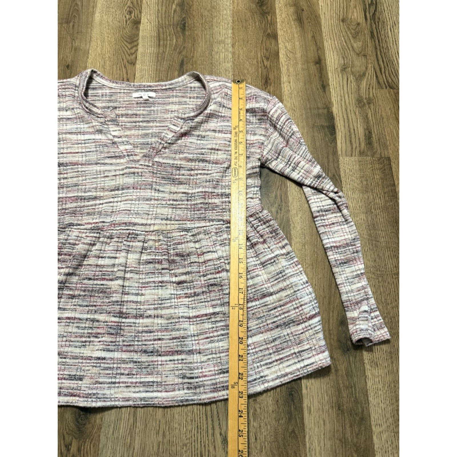 Vintage Maurices Shirt Women's Size Small Gray White Red Long Sleeve V-Neck T-Shirt Casual Modern Knit Regular 95%? Size S / US 4 / IT 40 - 7 Thumbnail