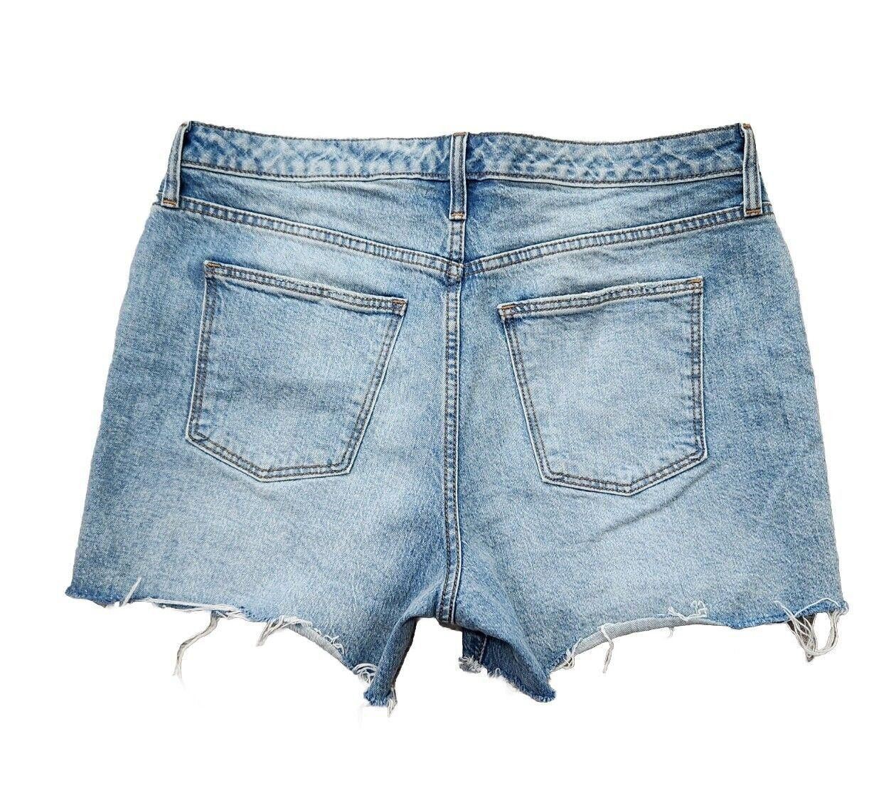 Designer Universal Thread Jean Shorts Vintage Midi 12 / 31 Light Wash Size 34" / US 12 / IT 48 - 2 Thumbnail