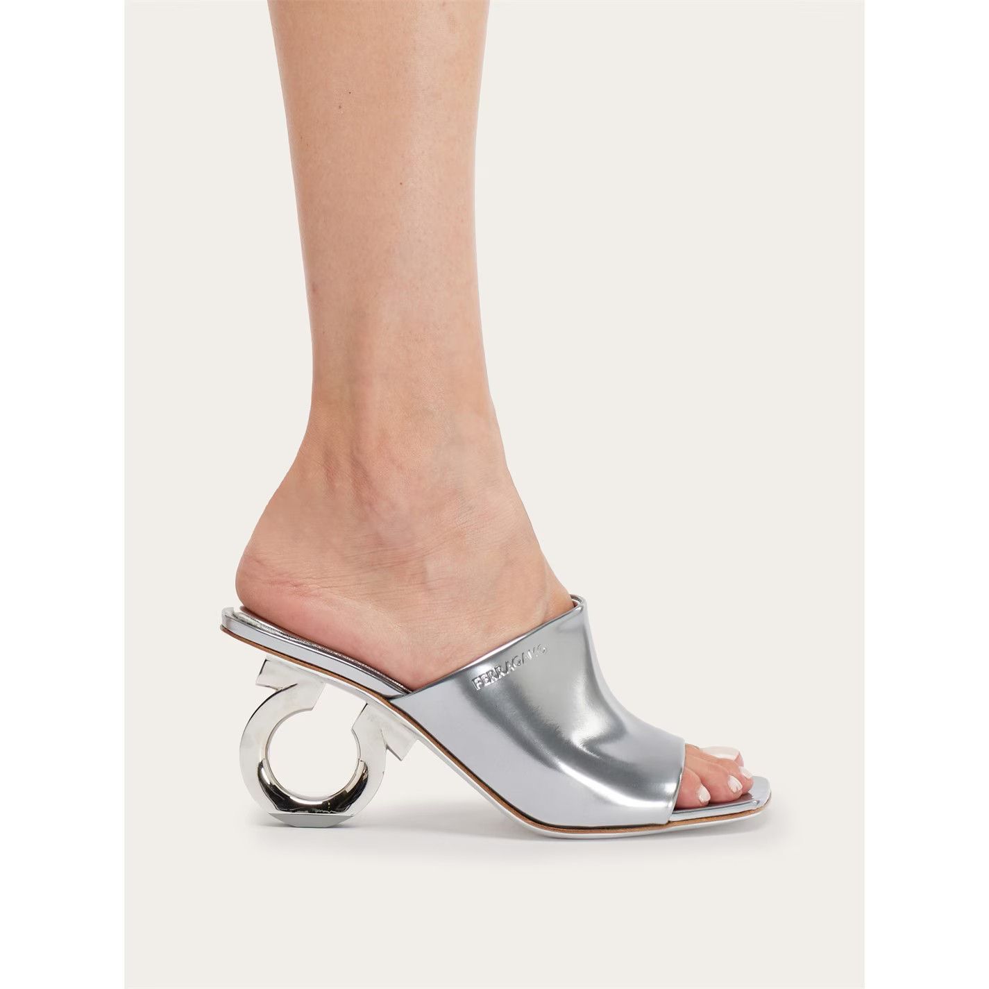 Salvatore Ferragamo o1s1rm0924 Elina Mules in Silver Size US 9.5 / IT 39.5 - 2 Thumbnail