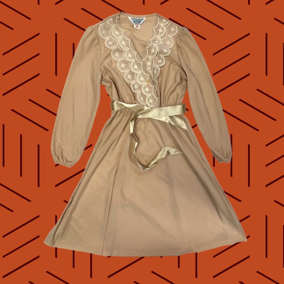 Blair VINTAGE Blair Women's Beige Lace Trim Wrap Dress Midi Gold Tie Belt Size M USA Size M / US 6-8 / IT 42-44 - 1 Thumbnail