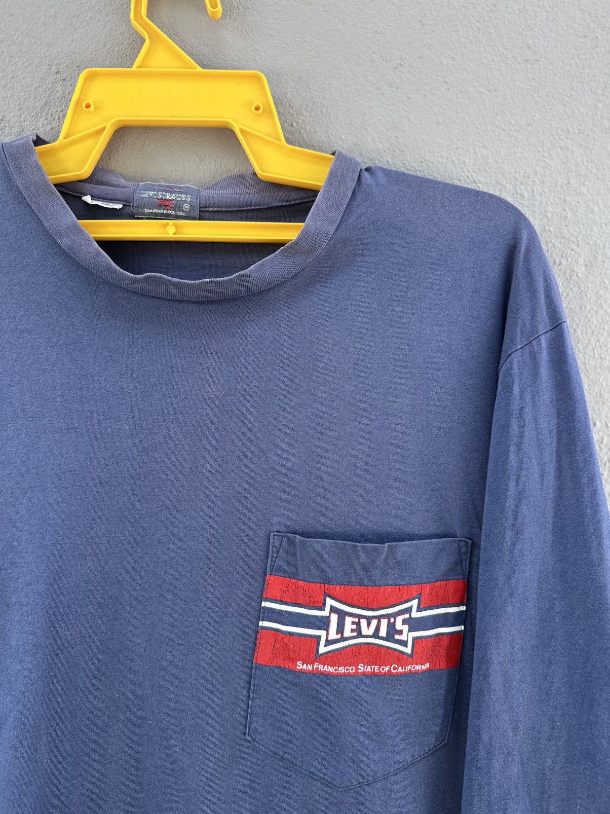 Levi's Vintage Clothing Thrashed Vintage 90s Levis Pocket Long Sleeve Sun Faded Tee Size US M / EU 48-50 / 2 - 9 Thumbnail