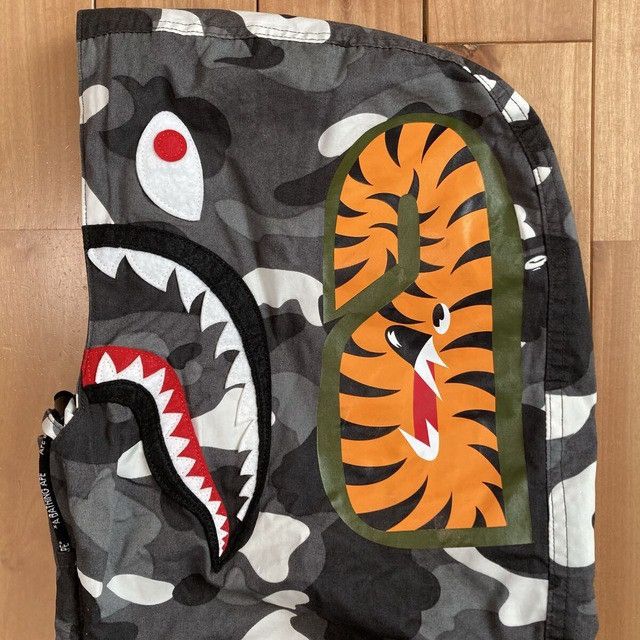 Bape 💫Glow in the dark💫 BAPE City Camo Shark Snowboard Jacket APE Size US L / EU 52-54 / 3 - 6 Thumbnail