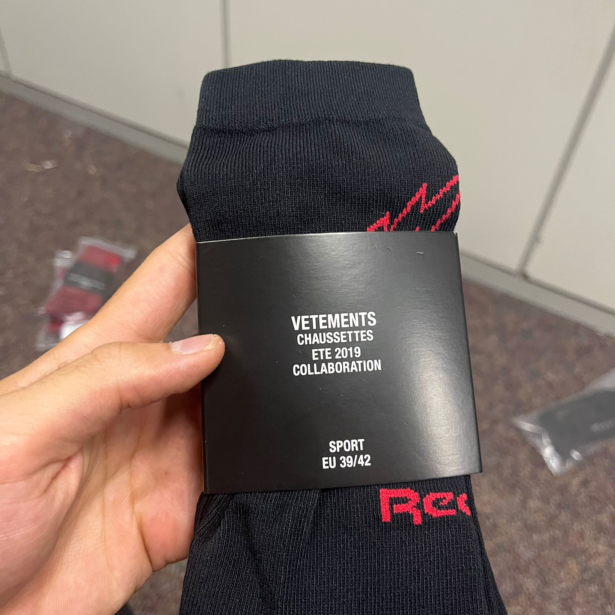 Vetements o1rshd1 Q: 4 / 39-42 Metal Logo Socks in Black/Red Size ONE SIZE - 7 Thumbnail