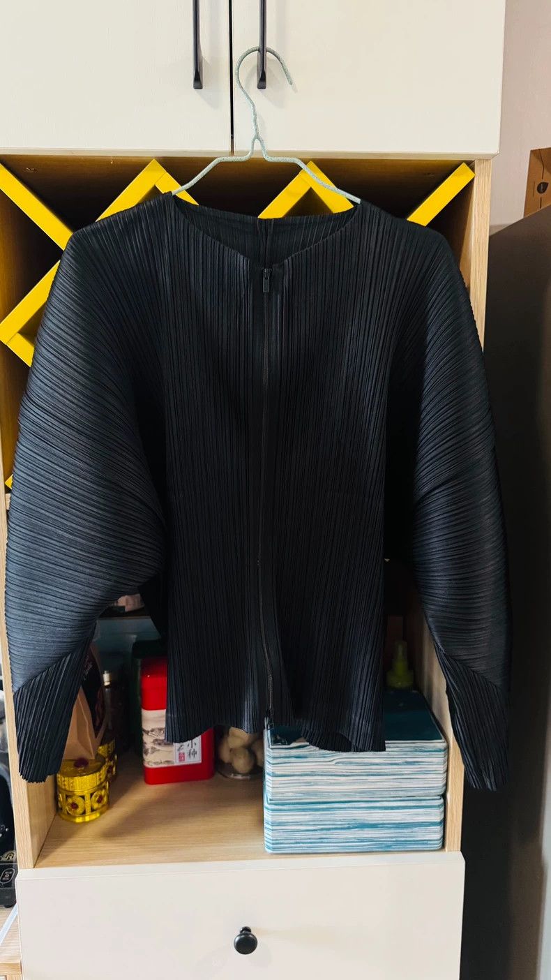 Issey Miyake Issey Miyake size:4 Black pleated cardigan Size XS / US 0-2 / IT 36-38 - 1 Thumbnail