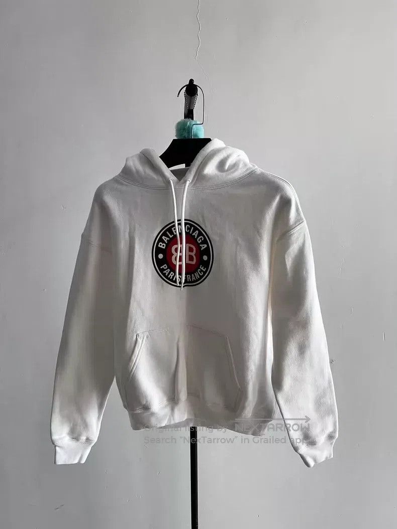 Balenciaga Balenciaga Large letter double B round logo white hooded s Size US S / EU 44-46 / 1 - 1 Thumbnail