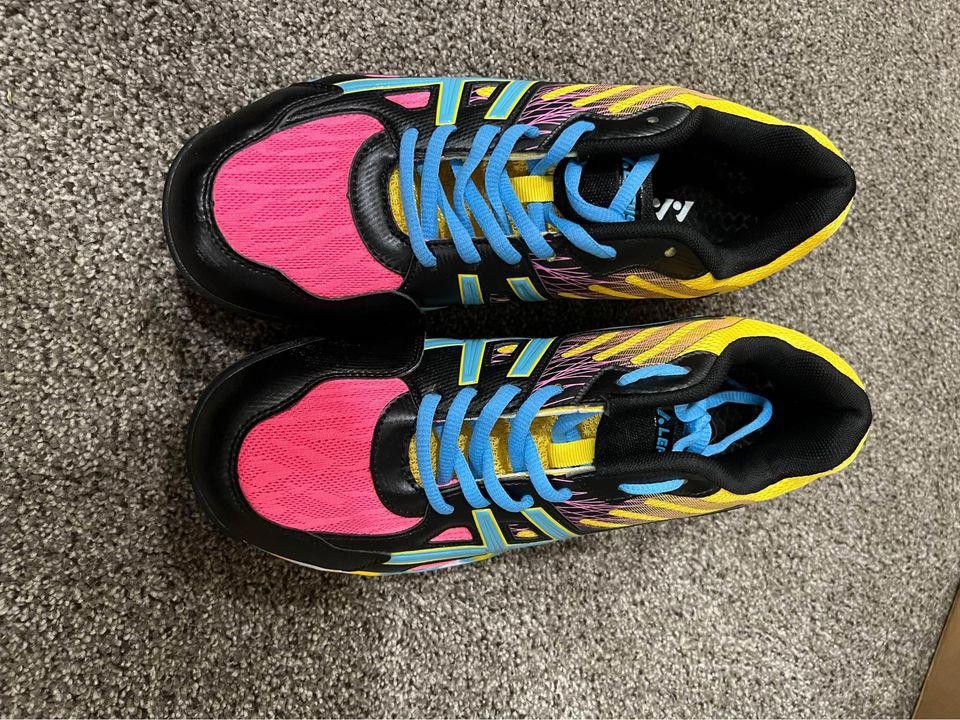 Designer Unisez Athletic Shoe Size US 10 / IT 40 - 1 Thumbnail