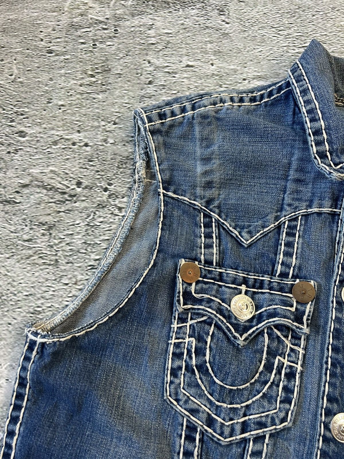 True Religion True Religion denim jacket vest blue contrast stitching Y2K Size US XXL / EU 58 / 5 - 3 Thumbnail