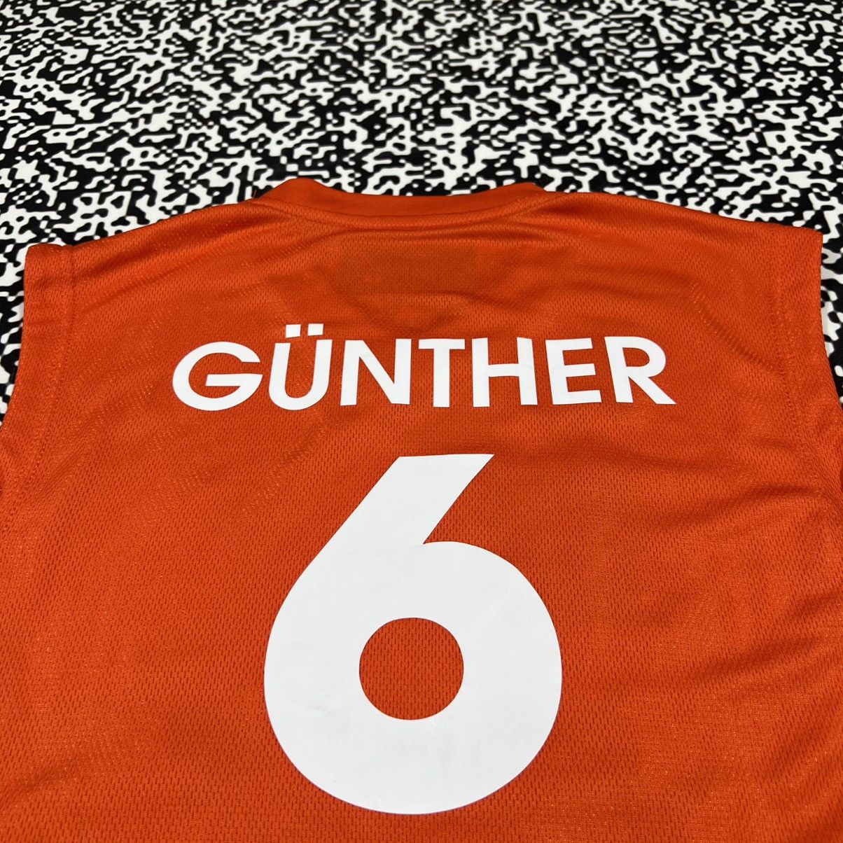 K1X Ratiopharm Ulm Per Gunther Signed Team Basketball Jersey Size US S / EU 44-46 / 1 - 11 Thumbnail