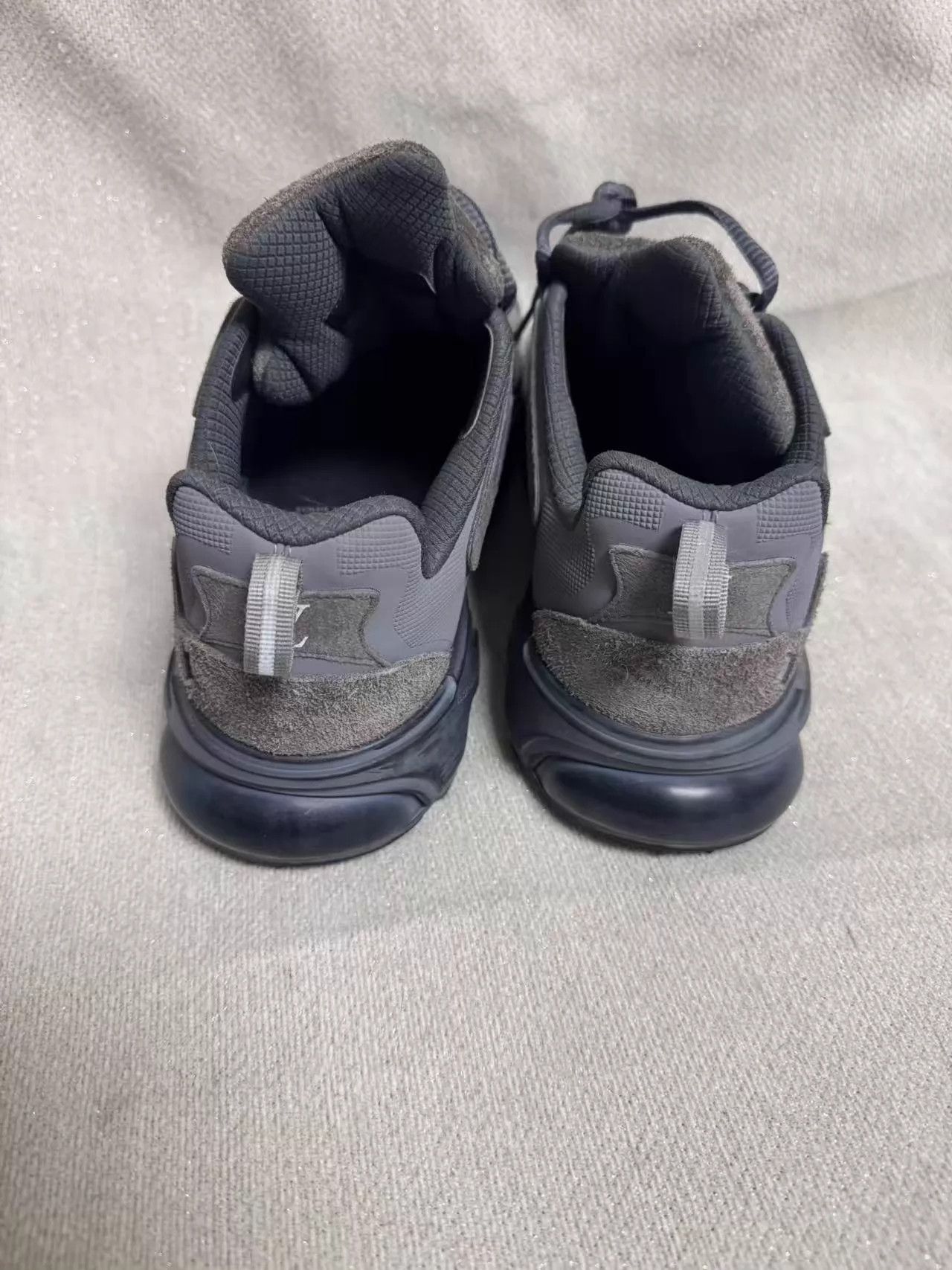 Louis Vuitton LV Gray Sneaker 42 Size US 9 / EU 42 - 3 Thumbnail