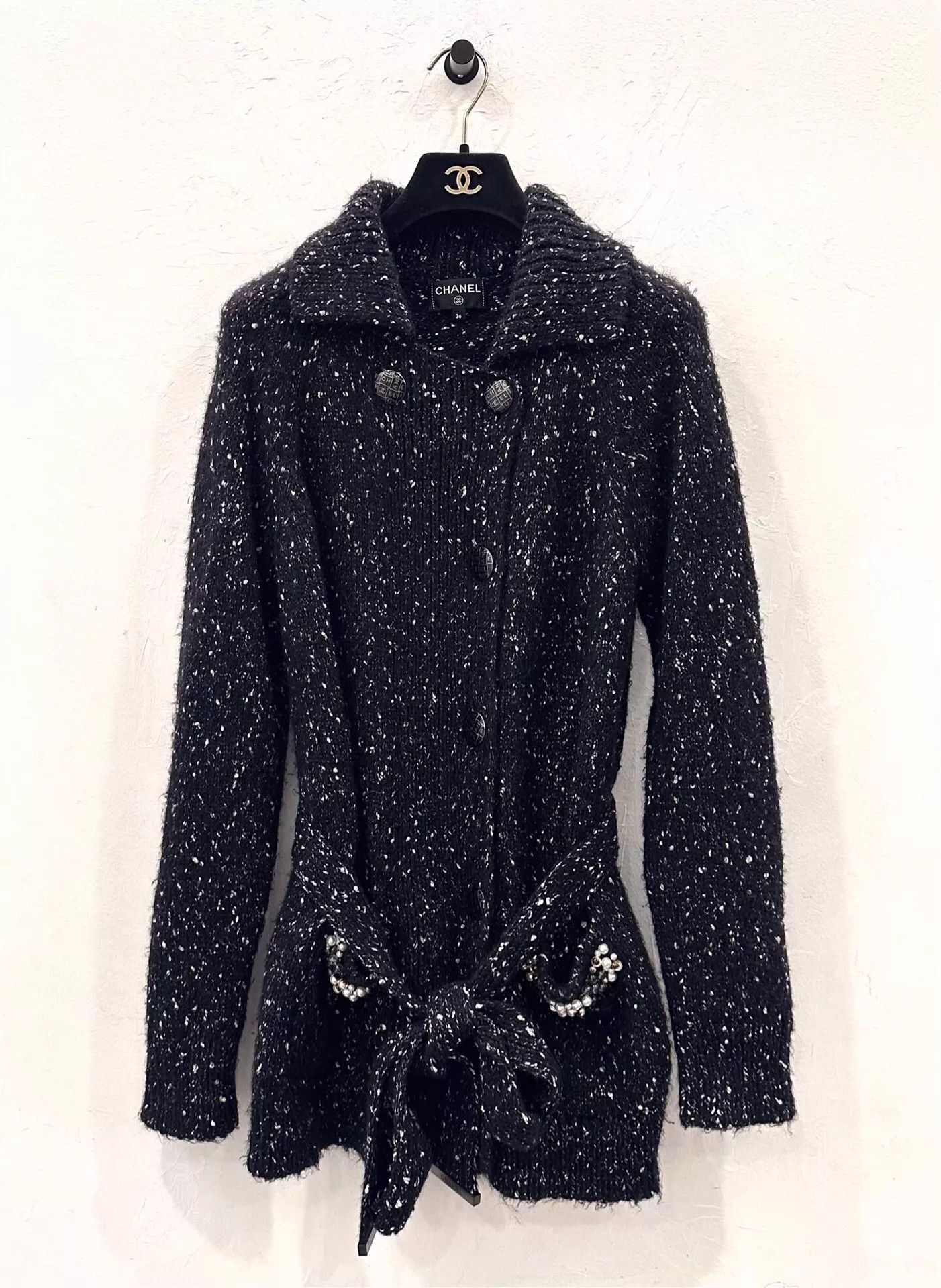Chanel Chanel Women's B&W Snowflake Tweed Pearl Logo Jacket Size XS / US 0-2 / IT 36-38 - 1 Thumbnail