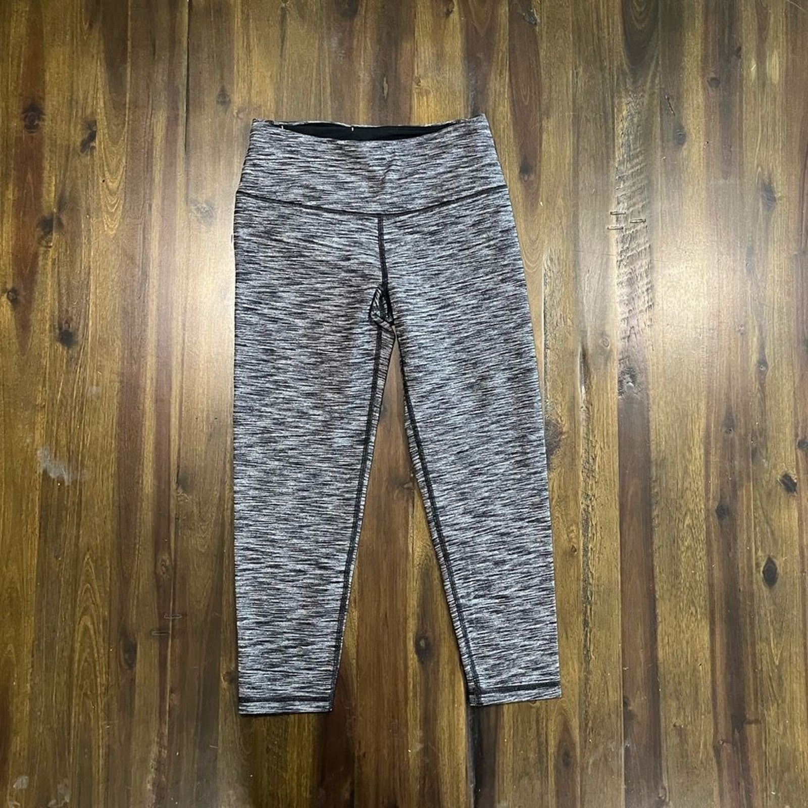 Victoria's Secret NWOT Victoria's Secret Athletic Capri Length Leggings - SM Size 26" / US 2 / IT 38 - 1 Thumbnail