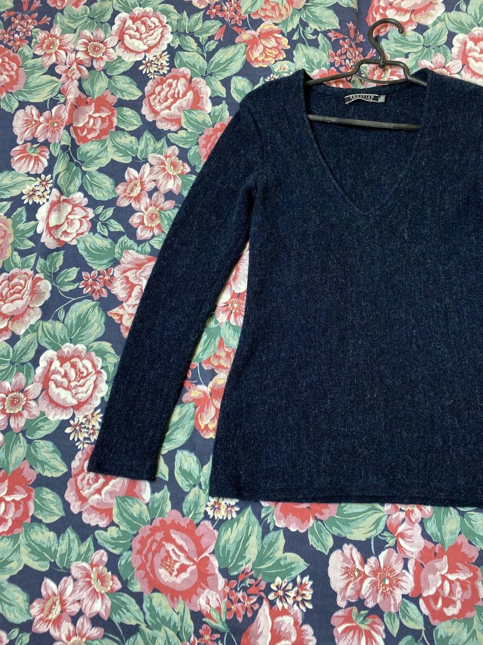Vintage Distressed Wool Vneck Sweater Size M / US 6-8 / IT 42-44 - 8 Thumbnail