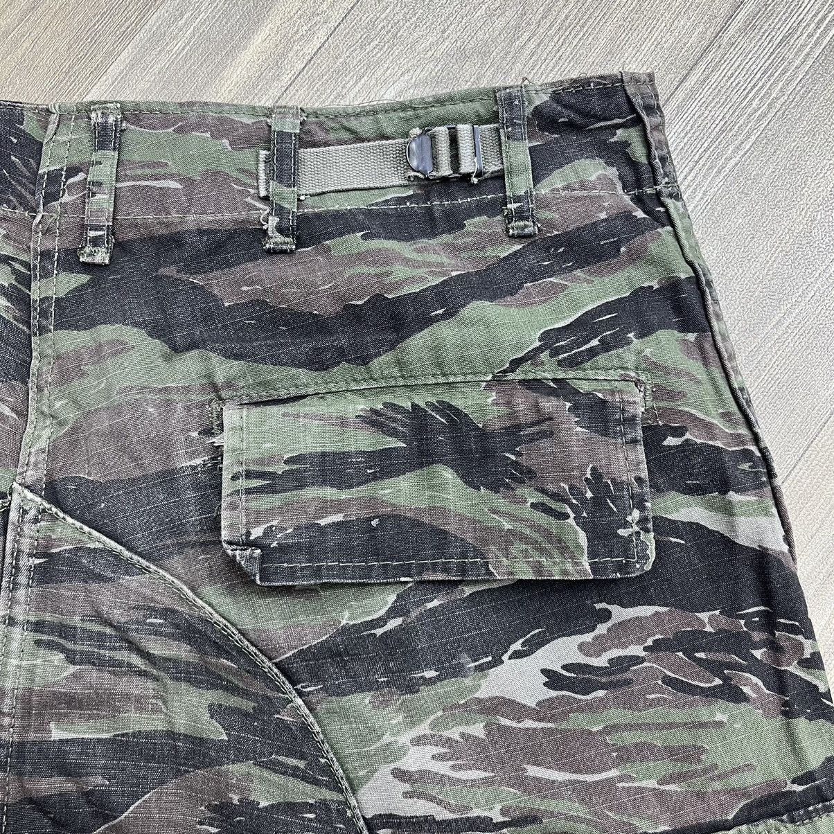 Vintage Vintage Trouser Combat Camouflage Tiger Stripe Cargo Pants Size US 33 - 14 Thumbnail