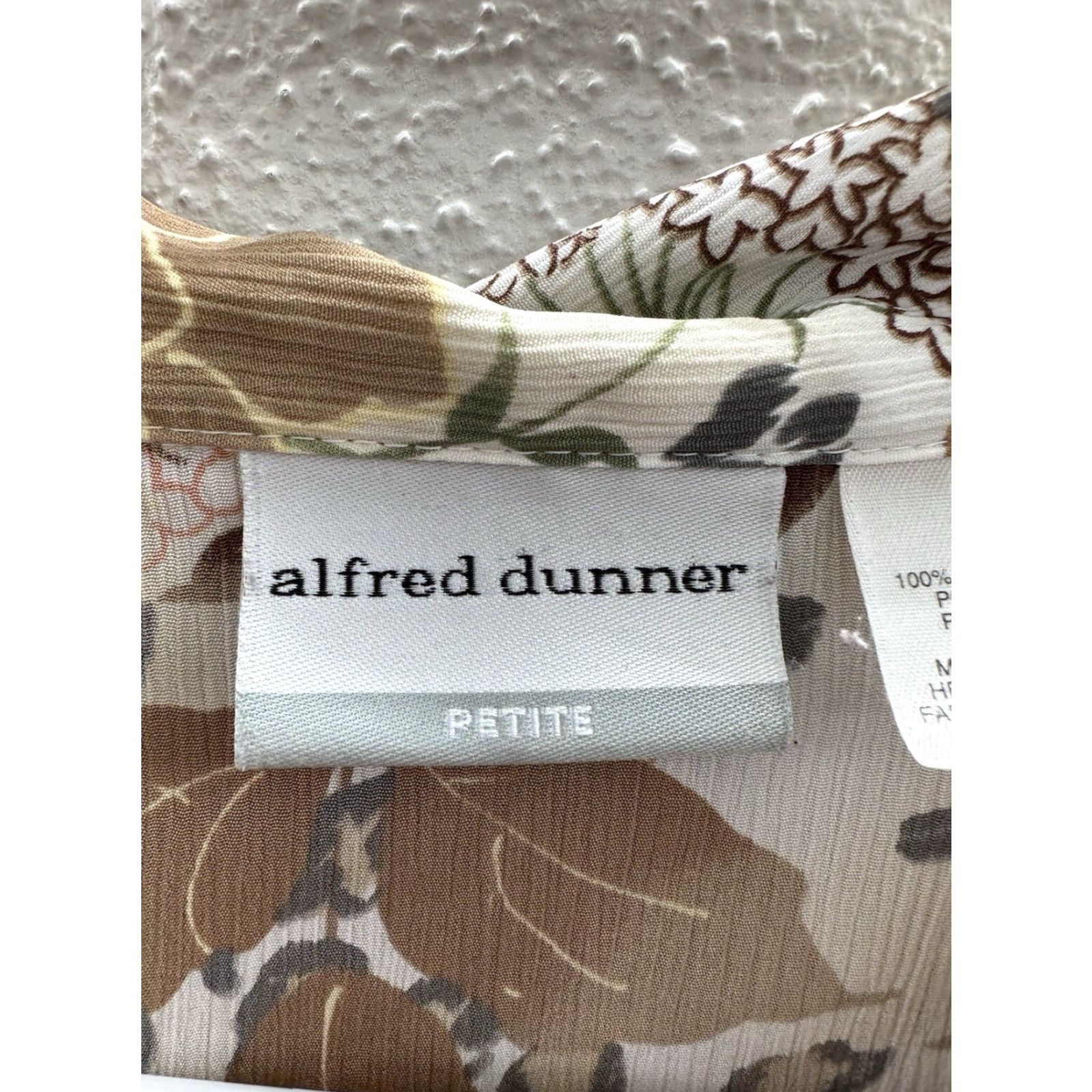 Vintage Alfred Dunner Button-Up Womens Petite 10 Floral Animal Print Short Sleeve Beige 90s Womens Shirt Connection Size 32" / US 10 / IT 46 - 4 Thumbnail