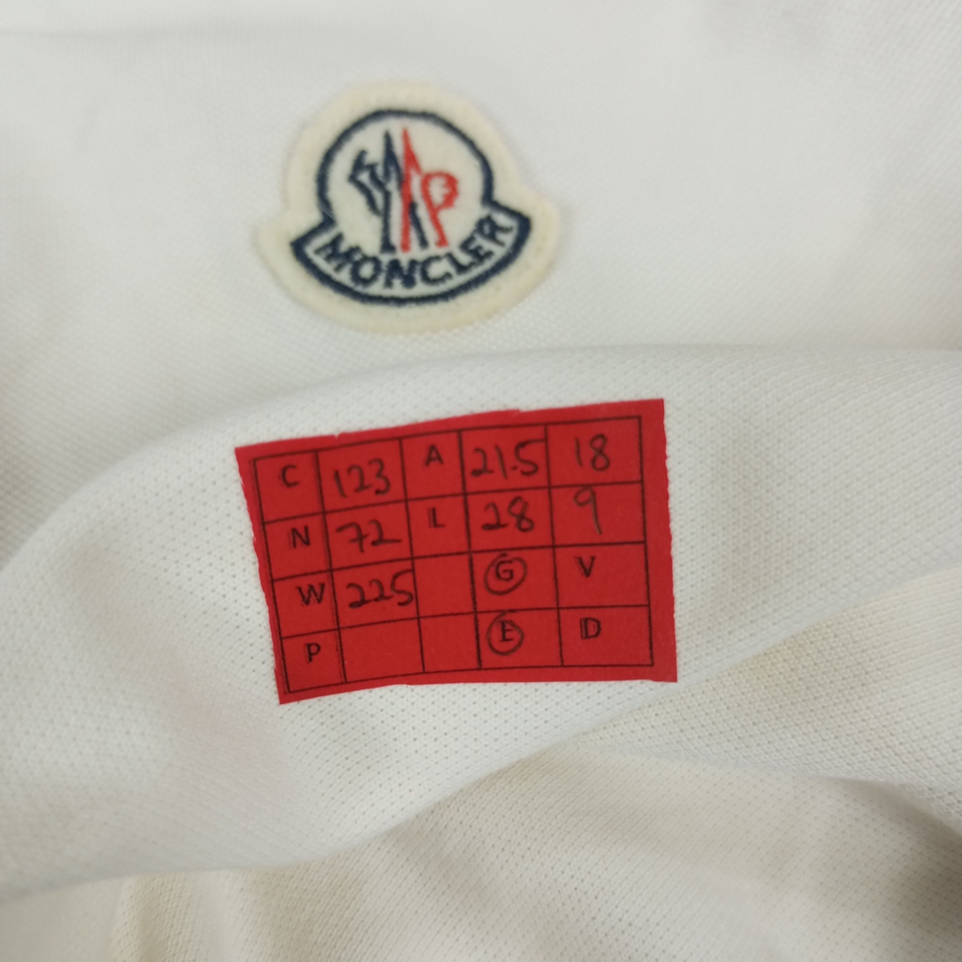 Vintage Moncler Small Logo Design Casual Style Polos Size US L / EU 52-54 / 3 - 11 Thumbnail