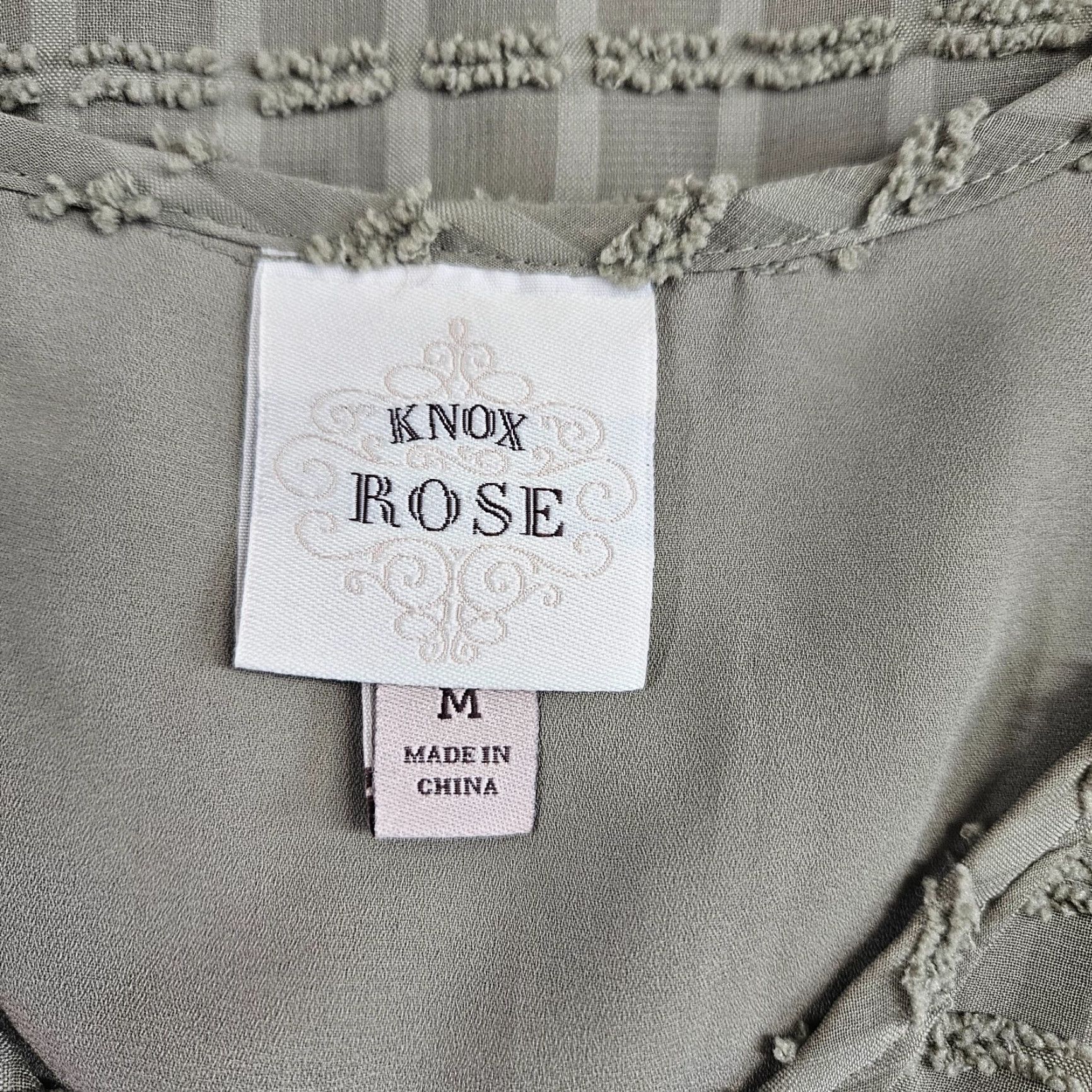 Vintage Knox Rose Womens Top Sz Medium Green Crochet Lace Textured V-Neck Shirt Womens Green Crochet Lace Textured V-Neck Knox Rose Top M Size M / US 6-8 / IT 42-44 - 4 Thumbnail