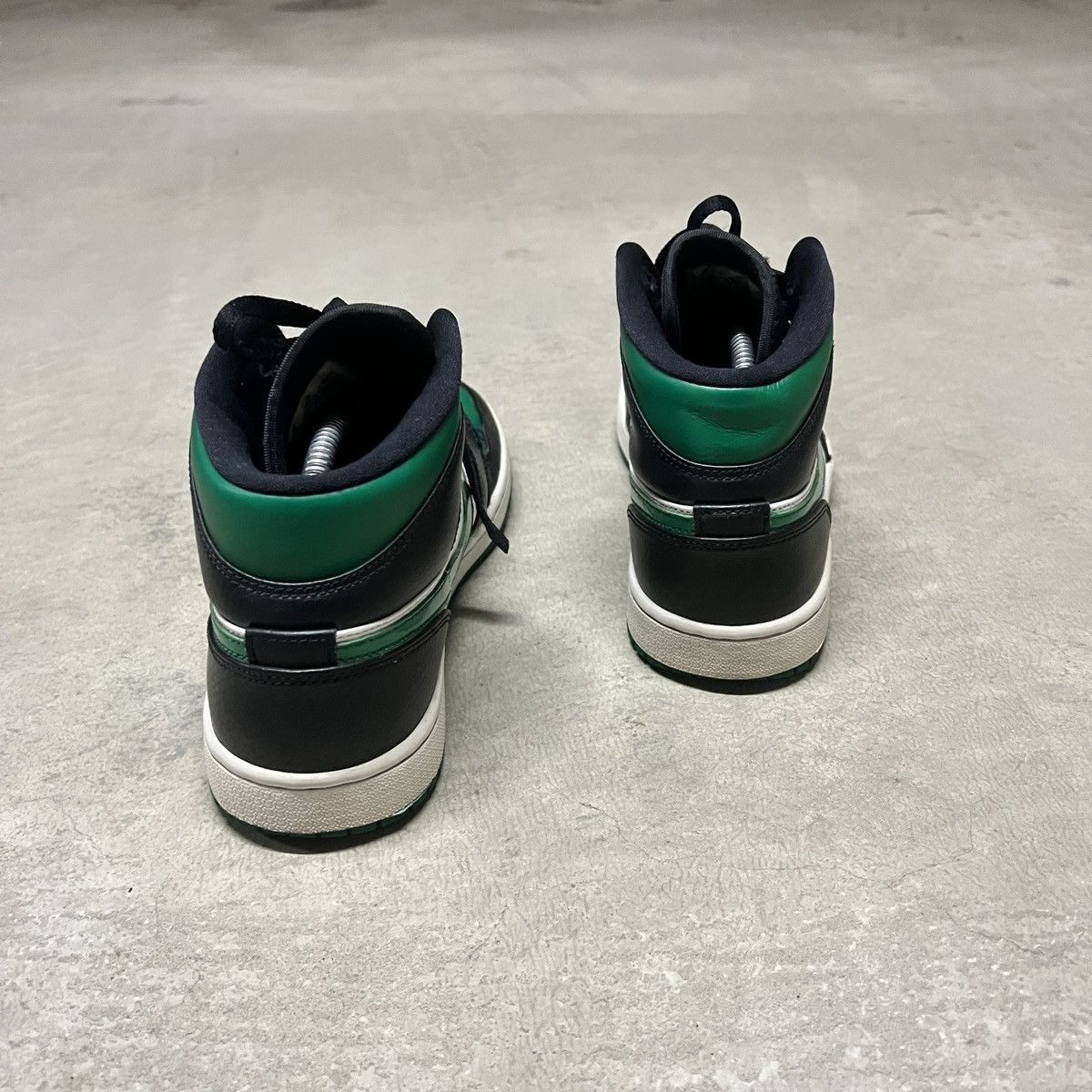 Nike Nike Air Jordan 1 Mid Size US 8 / EU 41 - 14 Thumbnail