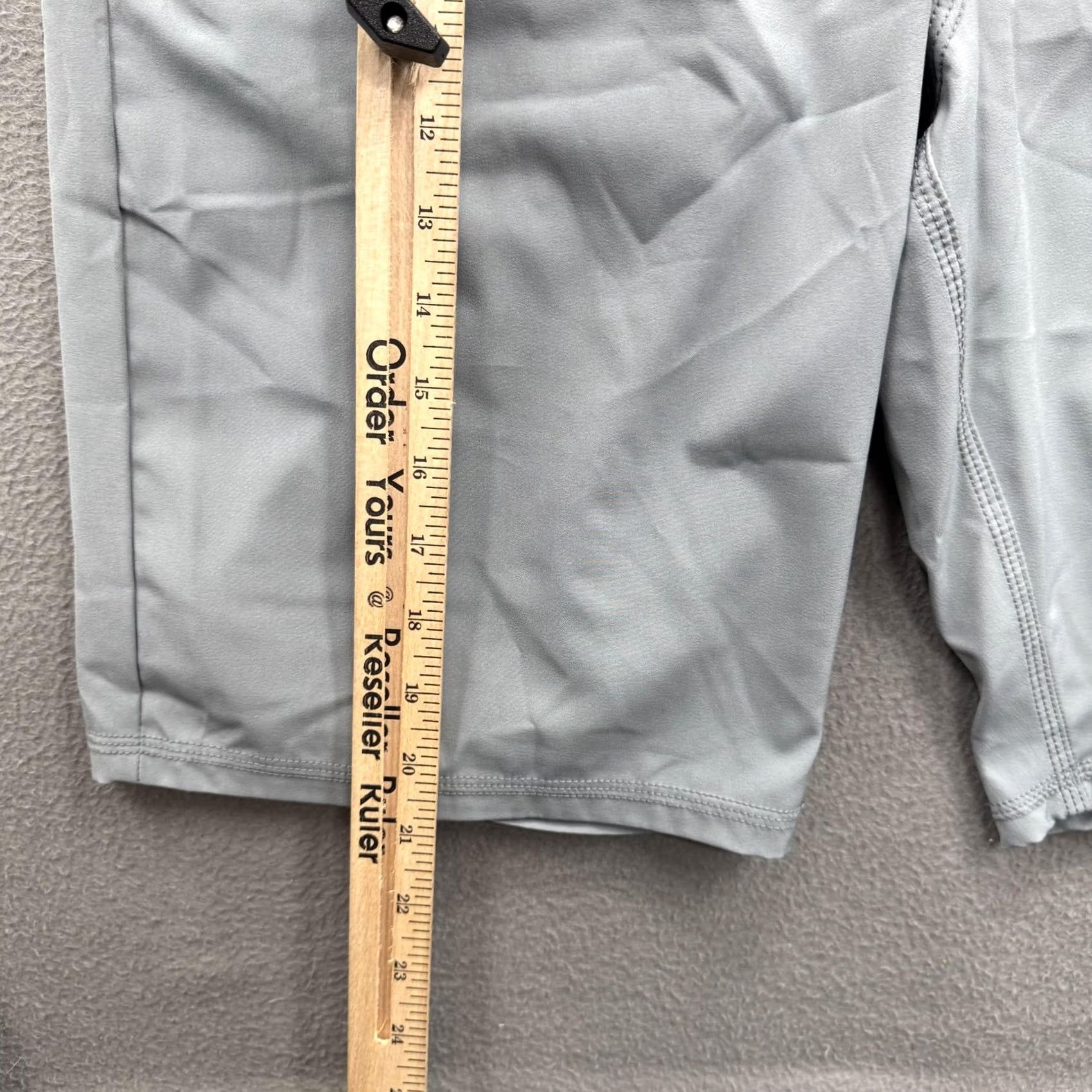 Oakley Oakley Cargo Shorts Mens 34 Gray Stretch Polyester Spandex Drawstring 11 Inseam Size US 34 / EU 50 - 5 Thumbnail