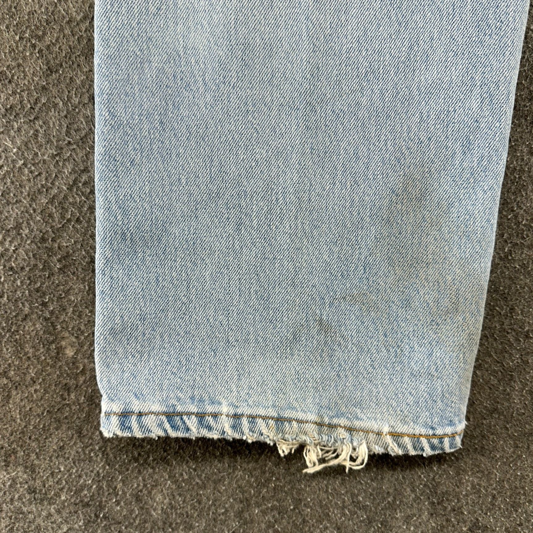 Levi's VINTAGE Levi's 501 Jeans Mens 36x30 Blue Light Wash Distressed USA 90s Size US 36 / EU 52 - 4 Thumbnail