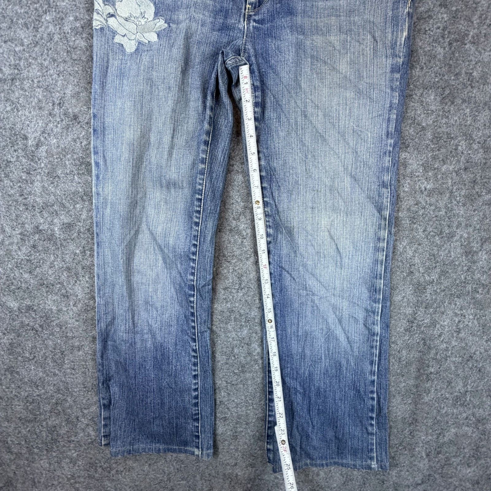 White House Black Market Y2K White House Black Market Blanc Jeans Womens 8 Roses Size 30" / US 8 / IT 44 - 4 Thumbnail