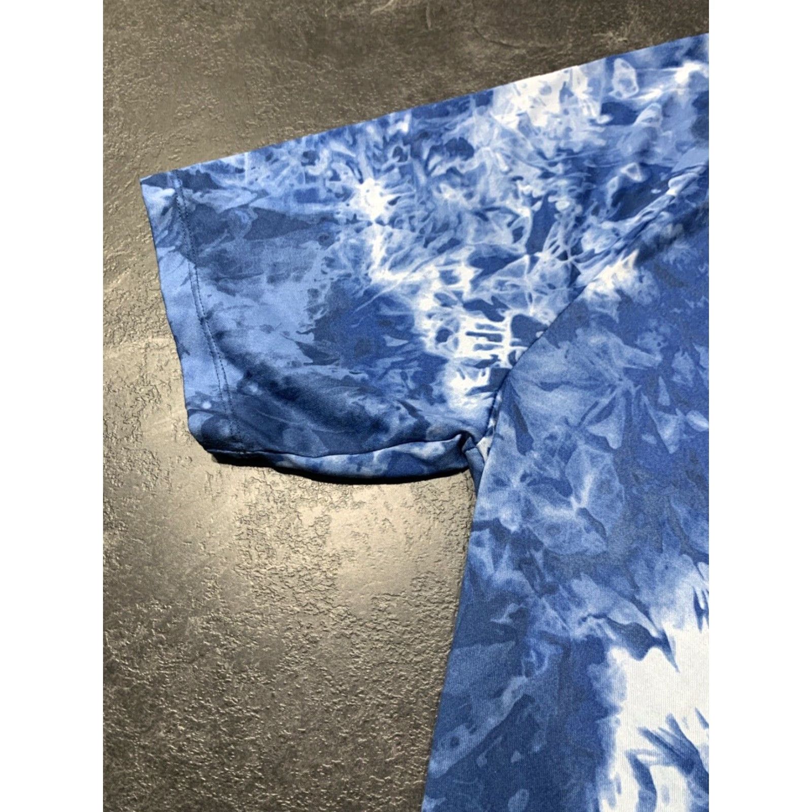Under Armour Under Armour Shirt Colorful Geometric Blue Large L Short Sleeve Crew Neck Mens T-Shirt Size US L / EU 52-54 / 3 - 5 Thumbnail