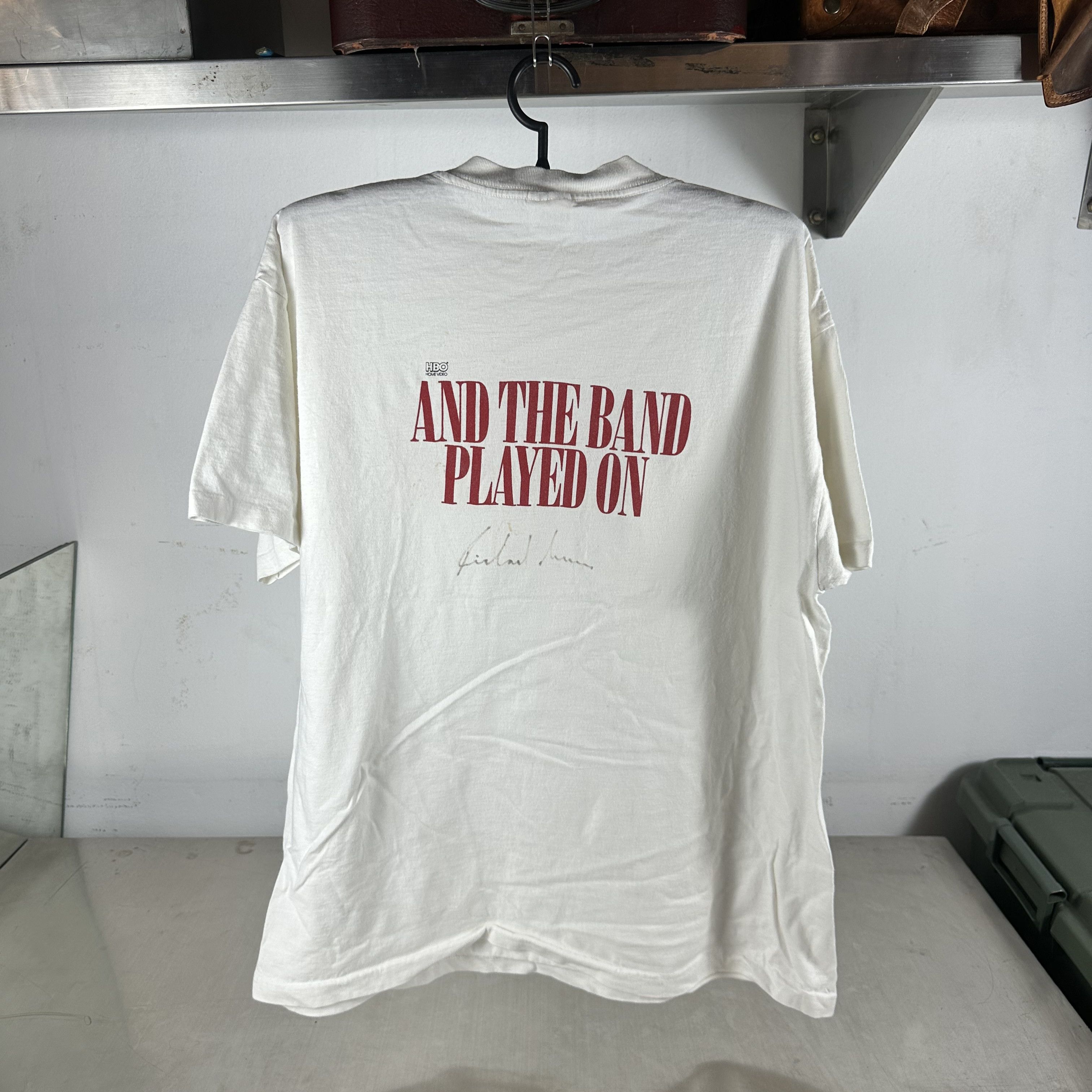 Vintage 90s HBO Home Video VIAAC And the Band Played On T-Shirt Size US XL / EU 56 / 4 - 1 Thumbnail